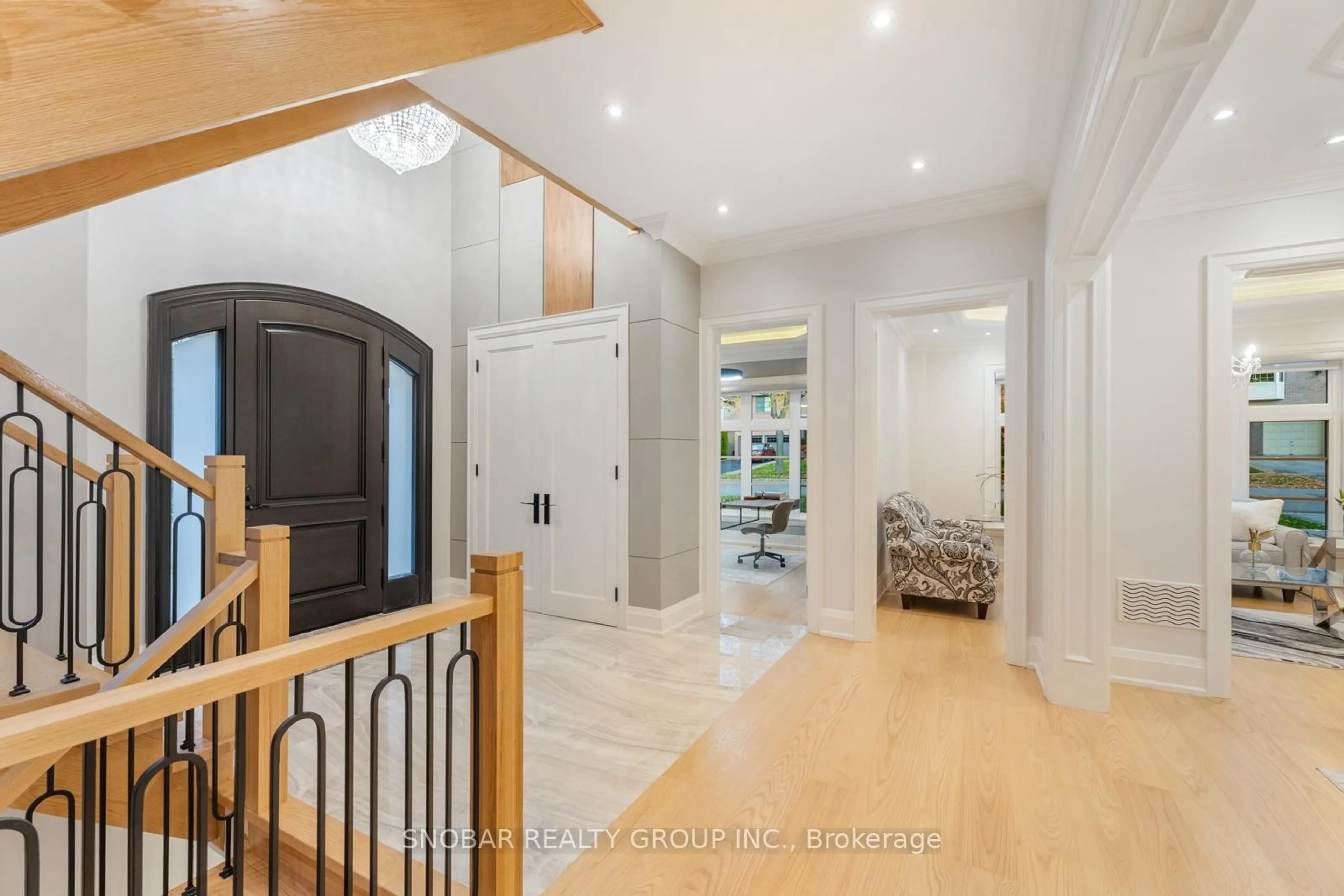 Indoor entryway for 1 Oregon Tr, Toronto Ontario M9B 1P4