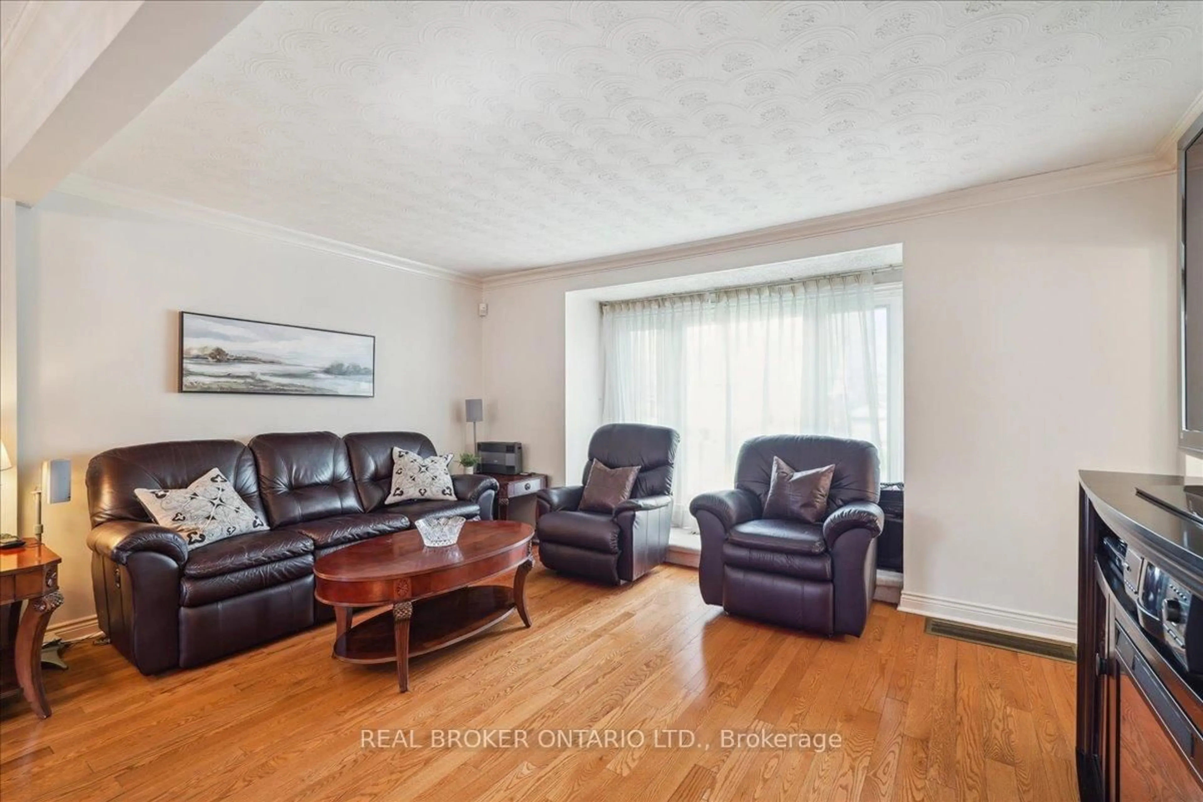 Living room with furniture, wood/laminate floor for 38 Riverview Hts, Toronto Ontario M9P 2N4