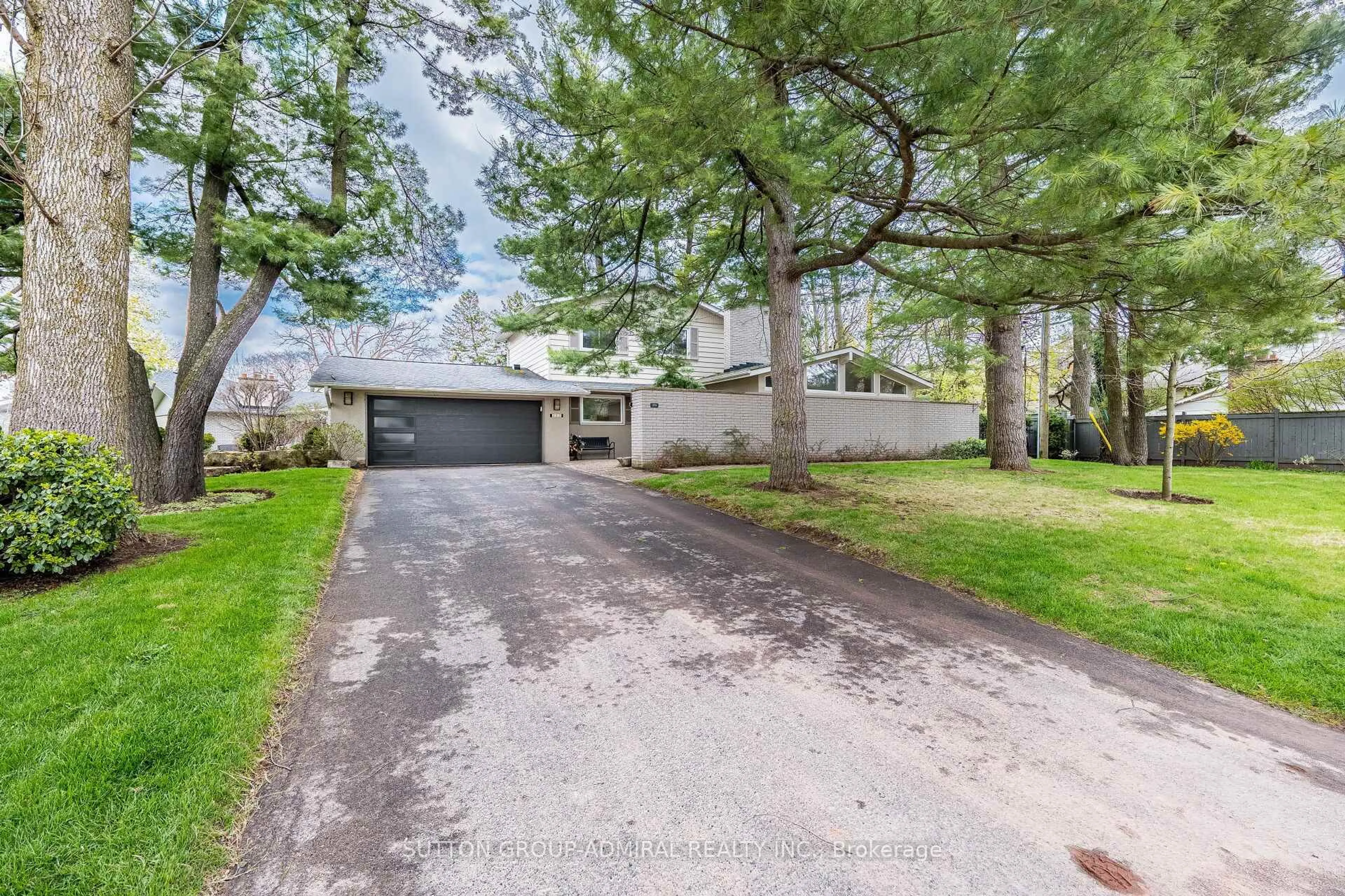 Unknown for 251 Linwood Cres, Burlington Ontario L7L 4A2