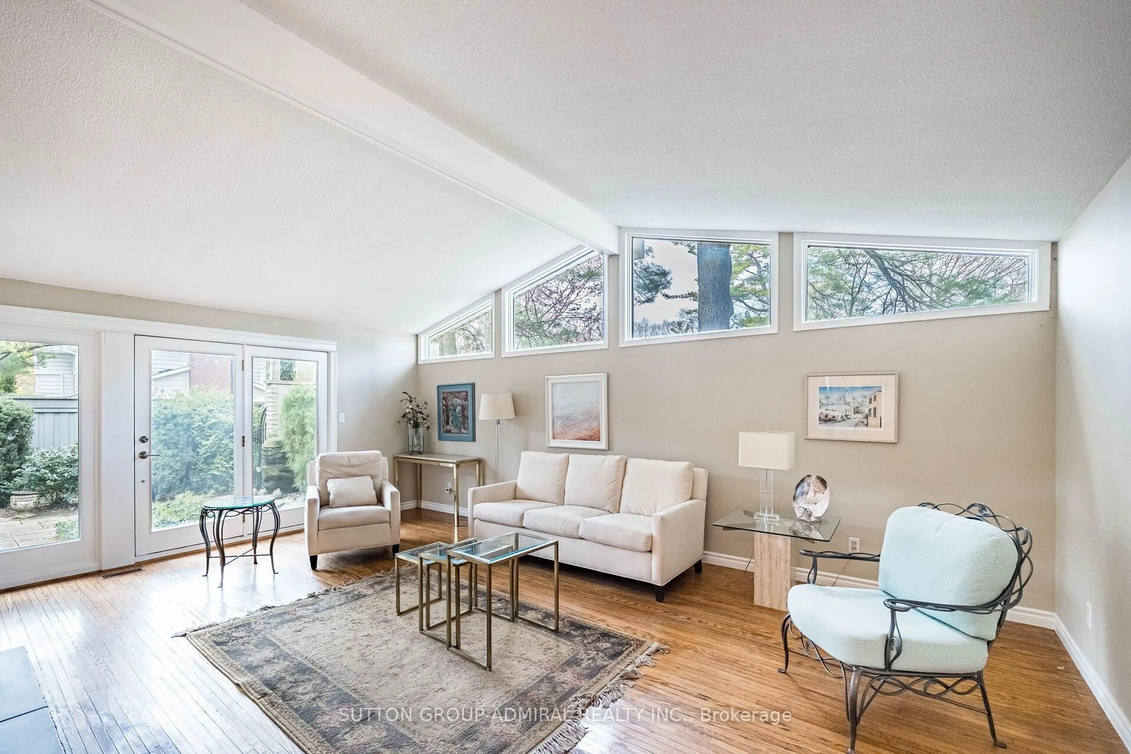 Living room with furniture, unknown for 251 Linwood Cres, Burlington Ontario L7L 4A2