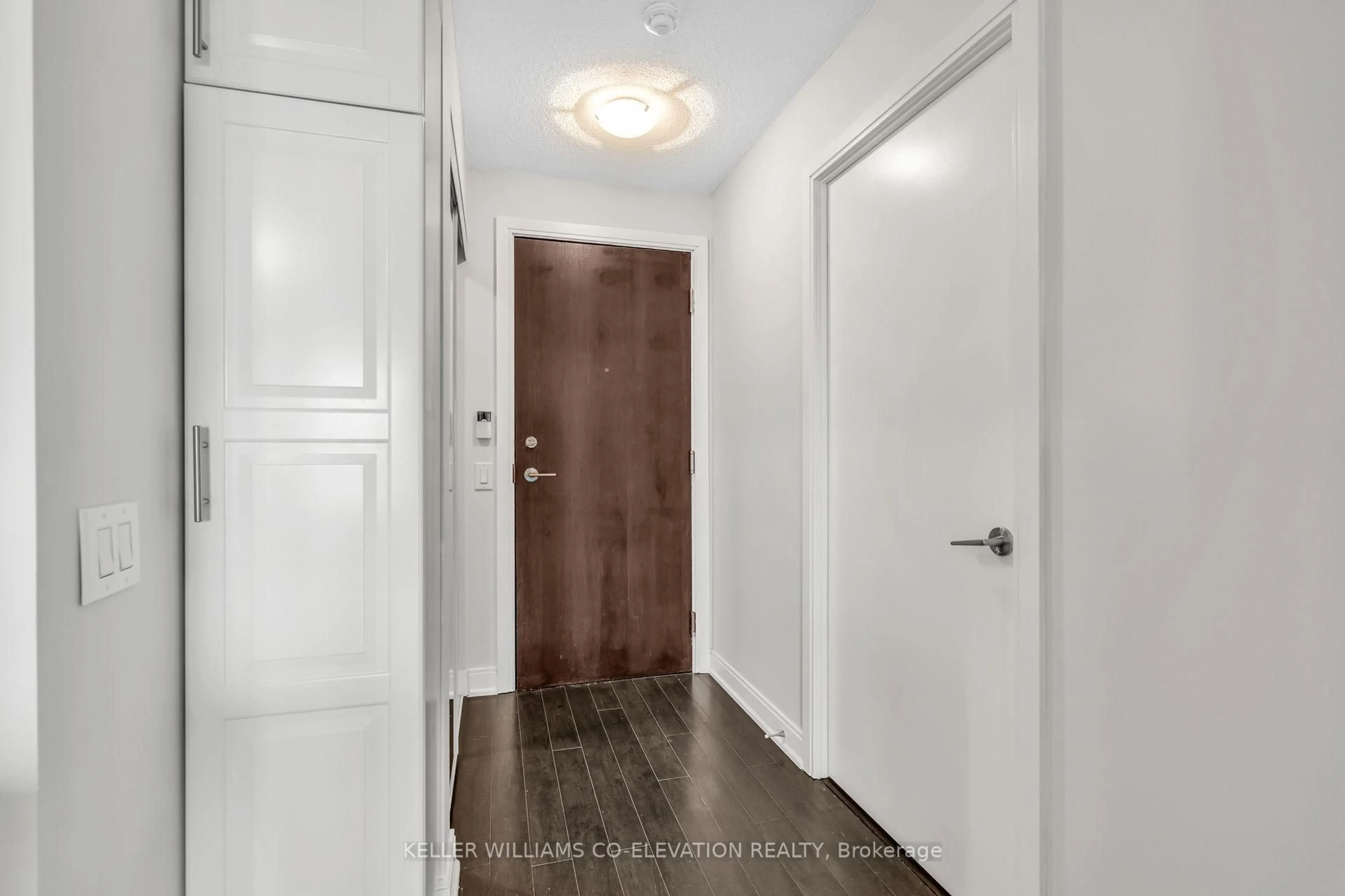 Indoor entryway for 35 Viking Lane #2439, Toronto Ontario M9B 0A2
