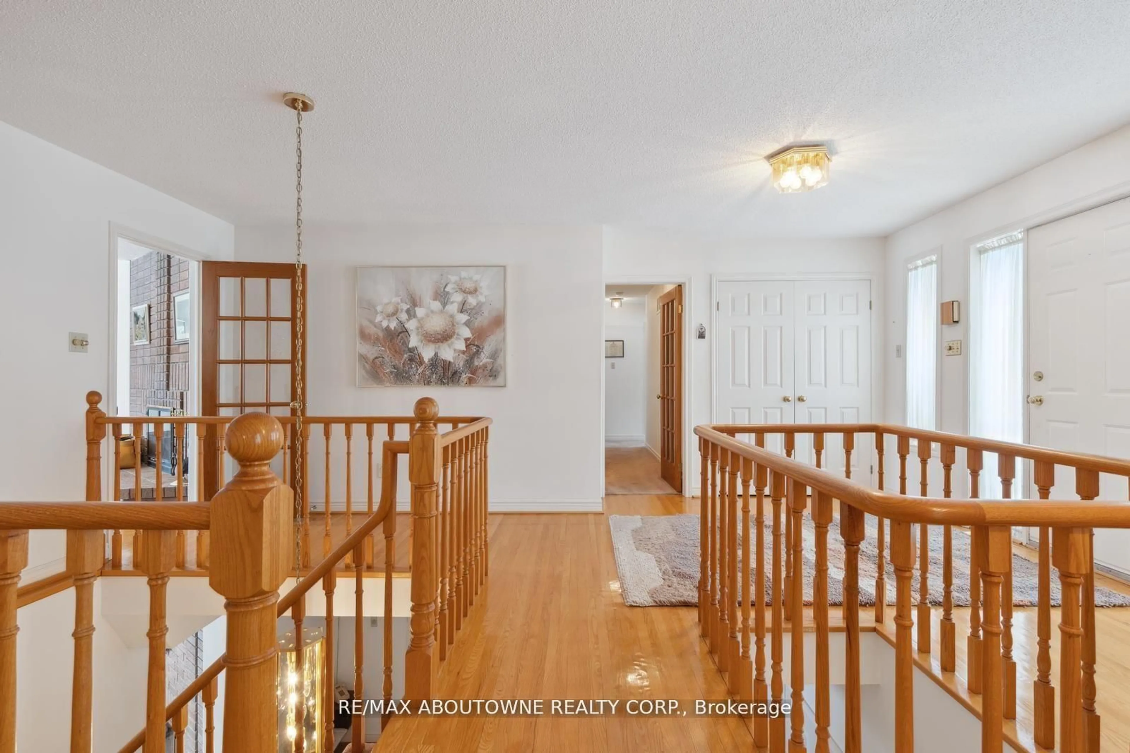 Indoor foyer for 22 Matson Dr, Caledon Ontario L7E 0A9