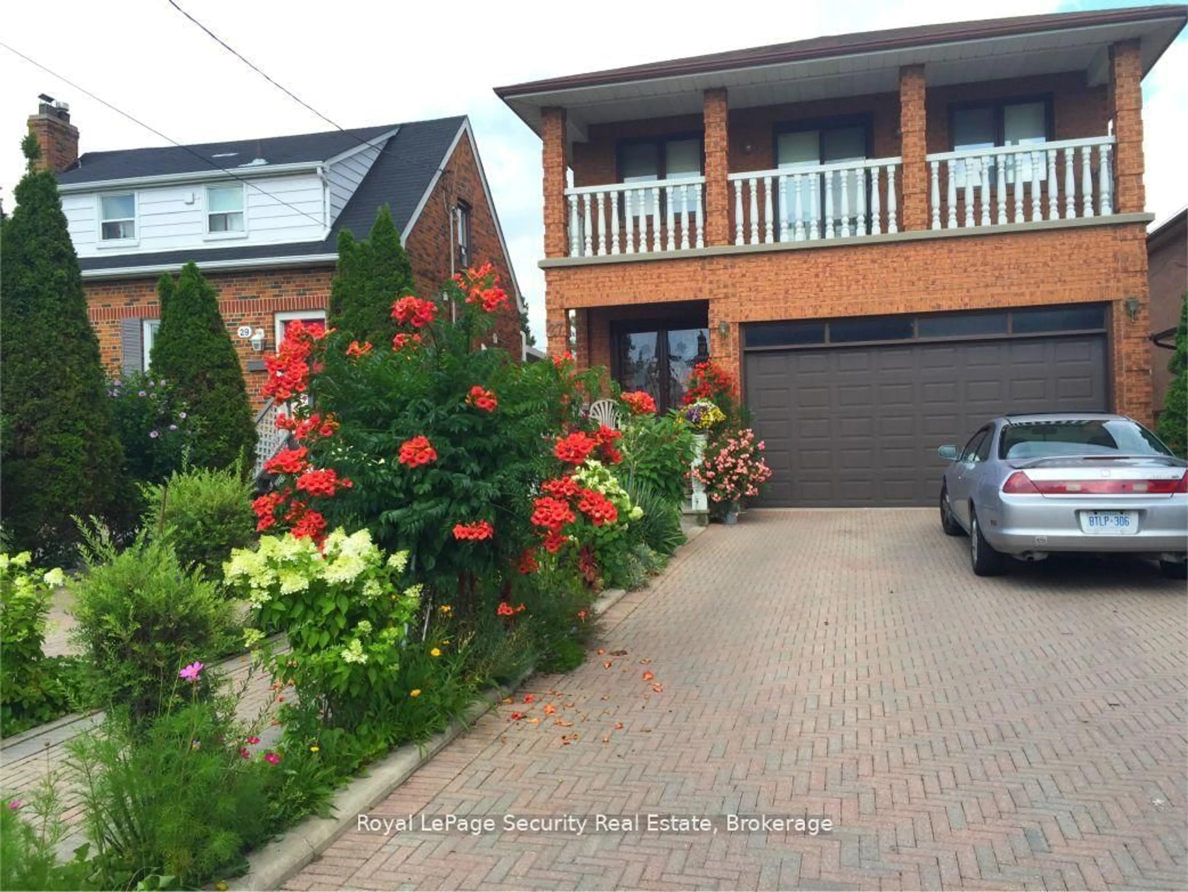 A pic from outside/outdoor area/front of a property/back of a property/a pic from drone, street for 27 Mulholland Ave, Toronto Ontario M6A 2S1