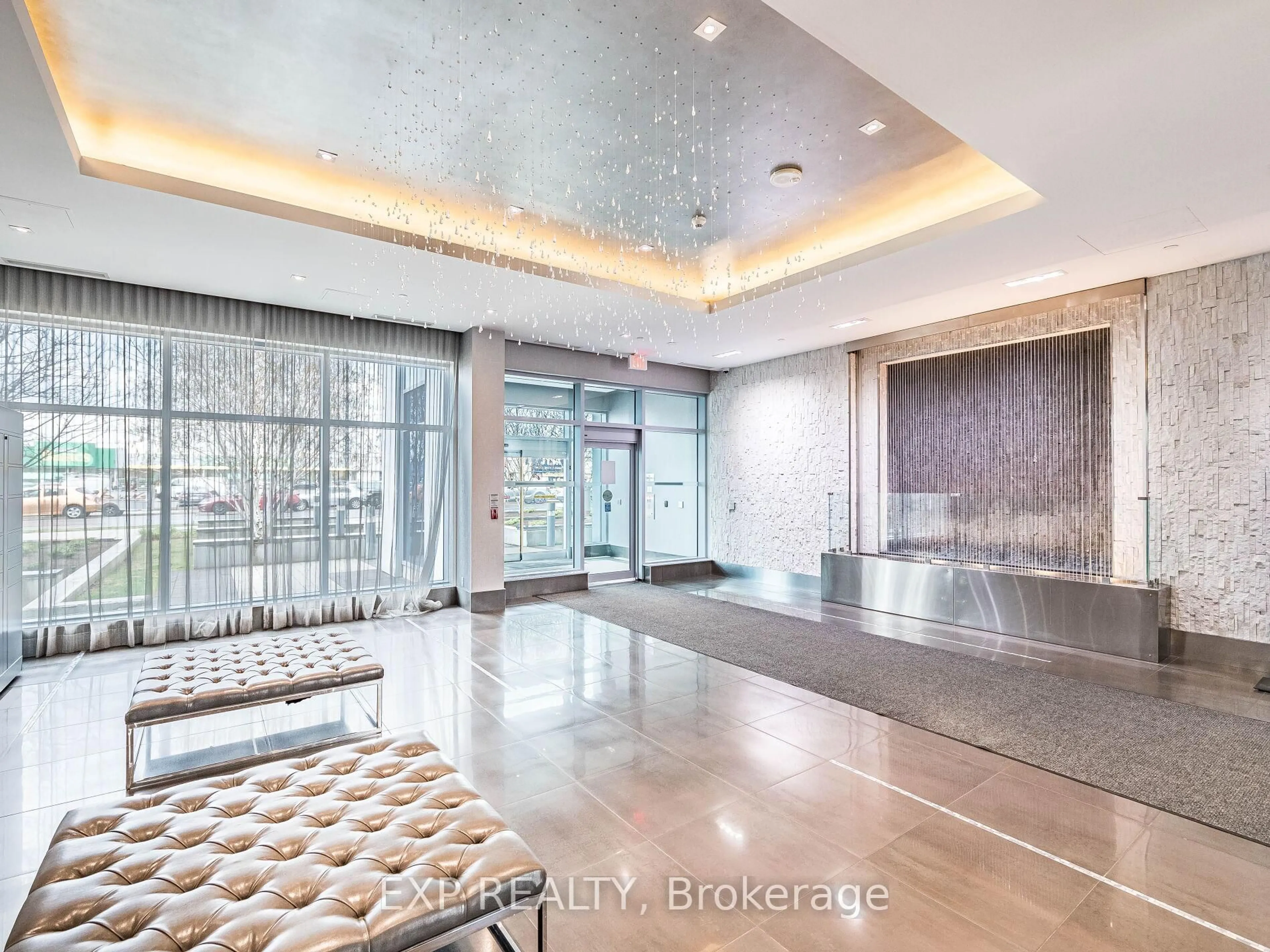 Indoor foyer for 55 Speers Rd #502, Oakville Ontario L6K 0H9