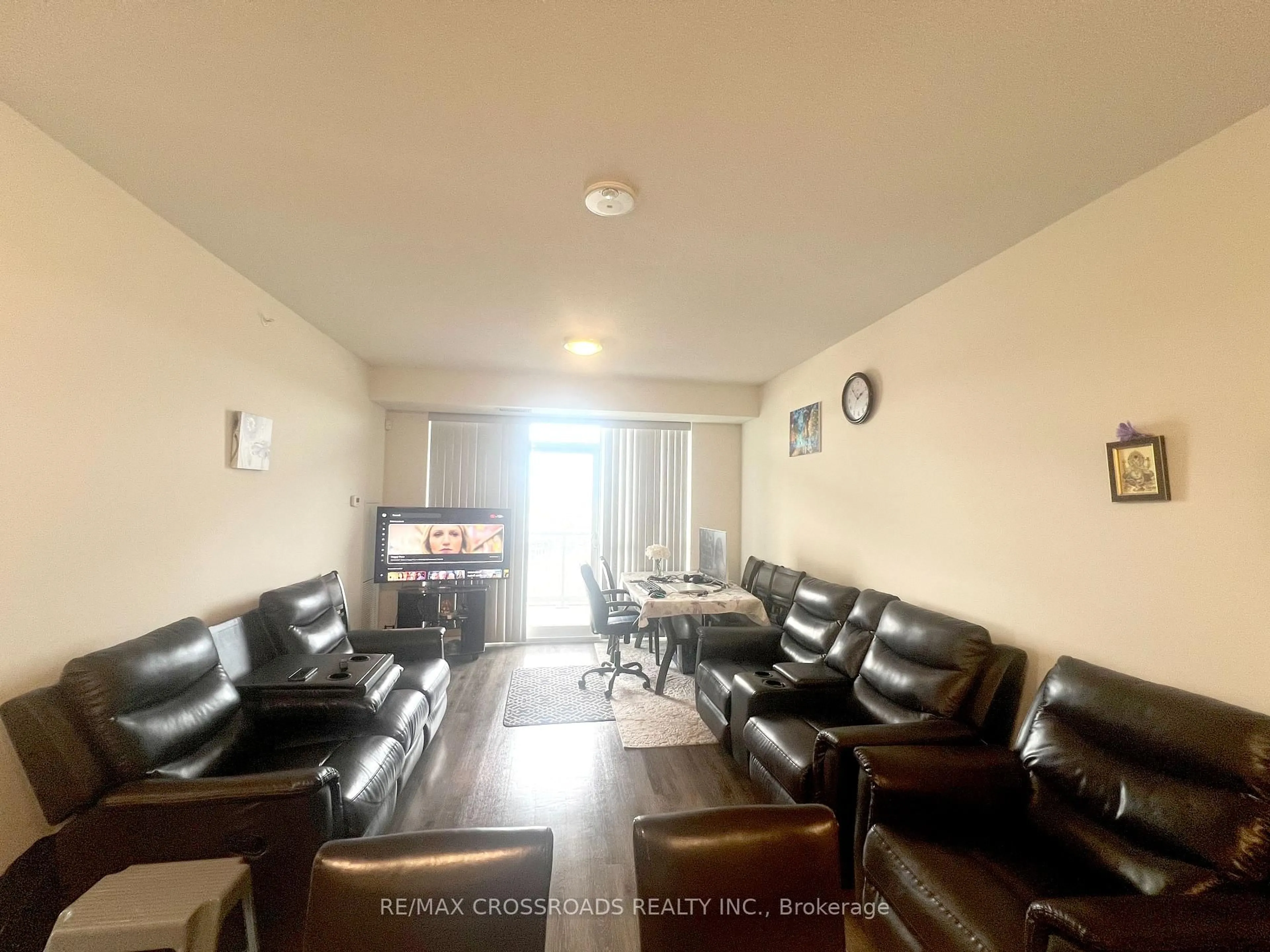 A pic of a room for 2093 Fairview St #502, Burlington Ontario L7R 0E6