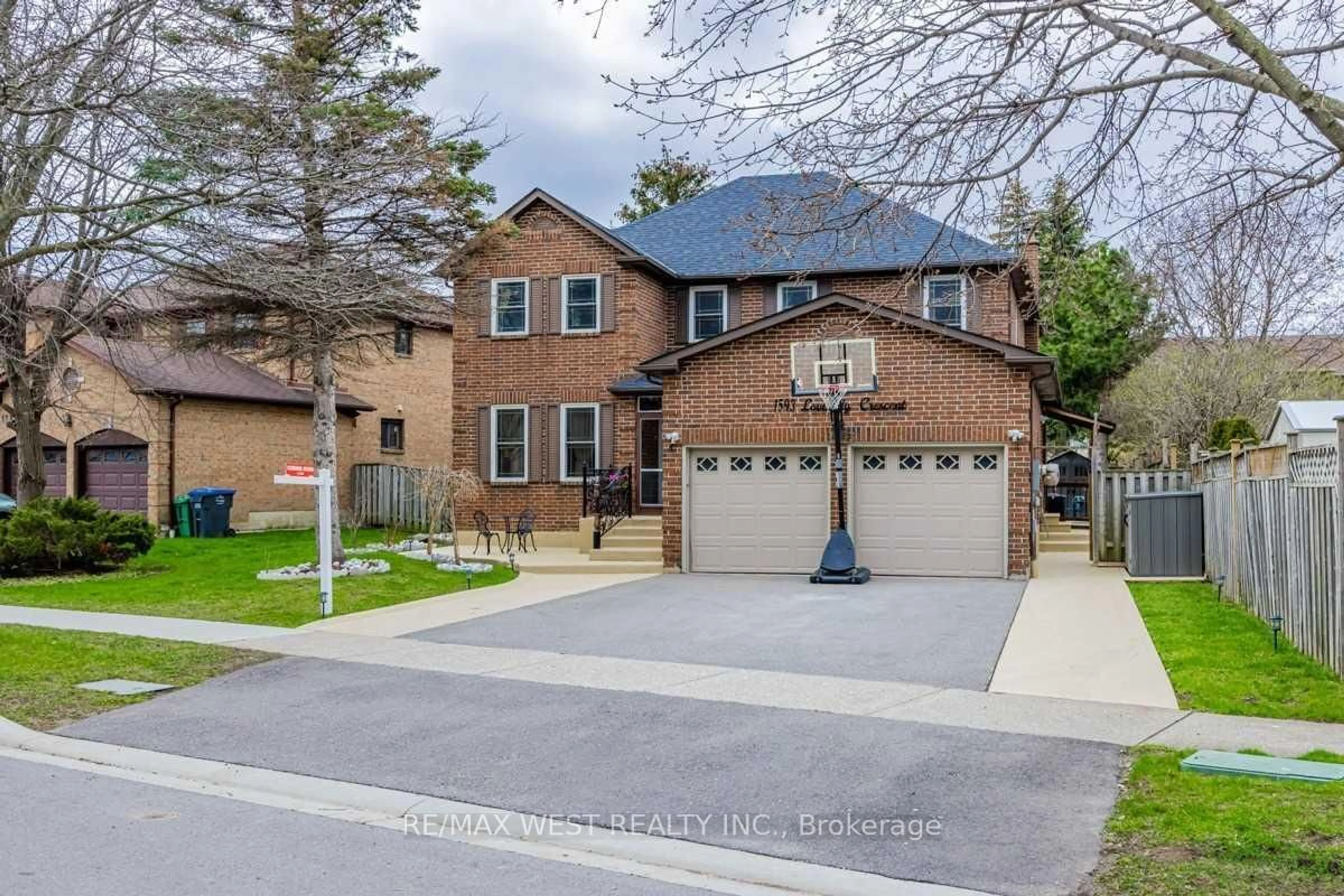 Home with brick exterior material, street for 1593 Lovelady Cres, Mississauga Ontario L4W 2Y9