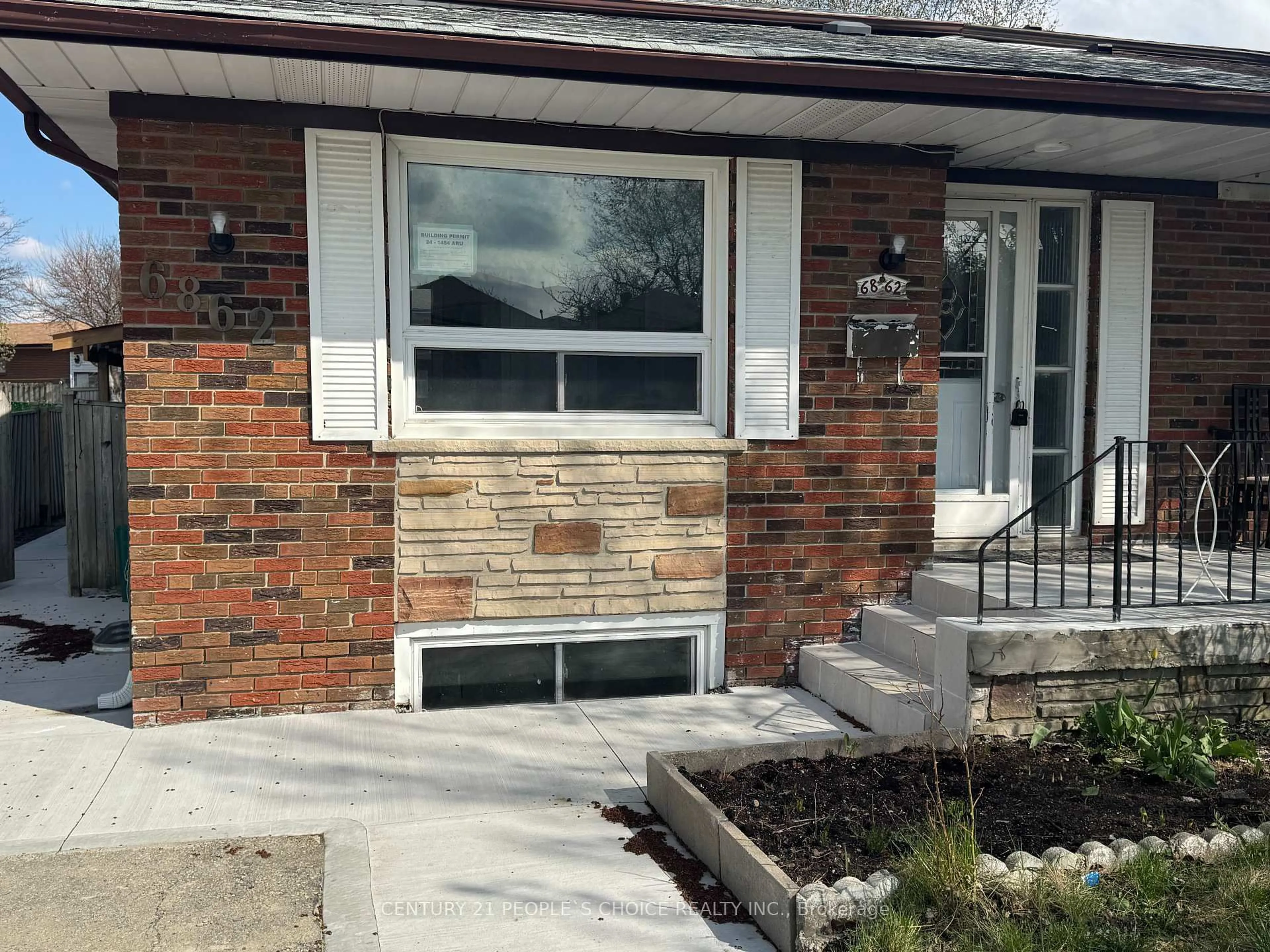 Home with brick exterior material, street for 6862 Darcel Ave, Mississauga Ontario L4T 2W5
