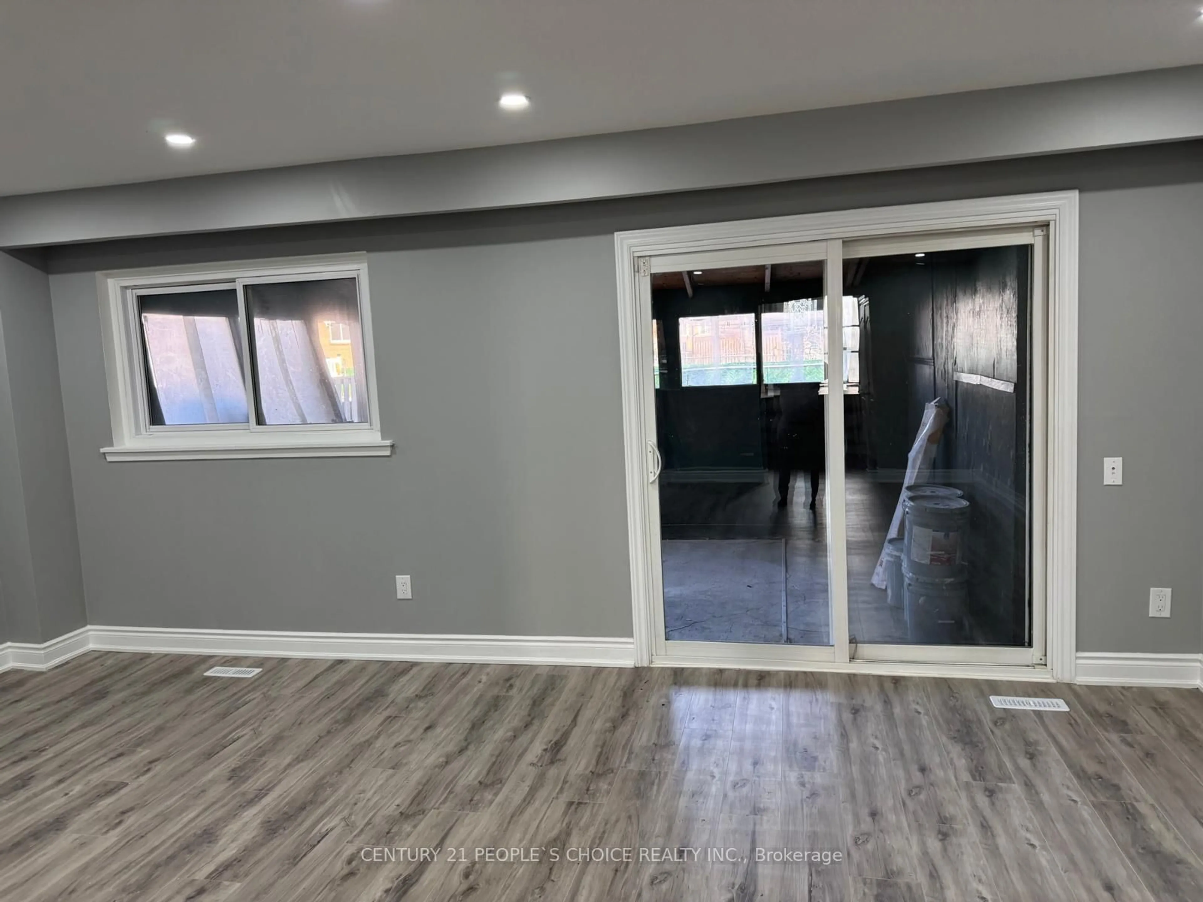 A pic of a room for 6862 Darcel Ave, Mississauga Ontario L4T 2W5