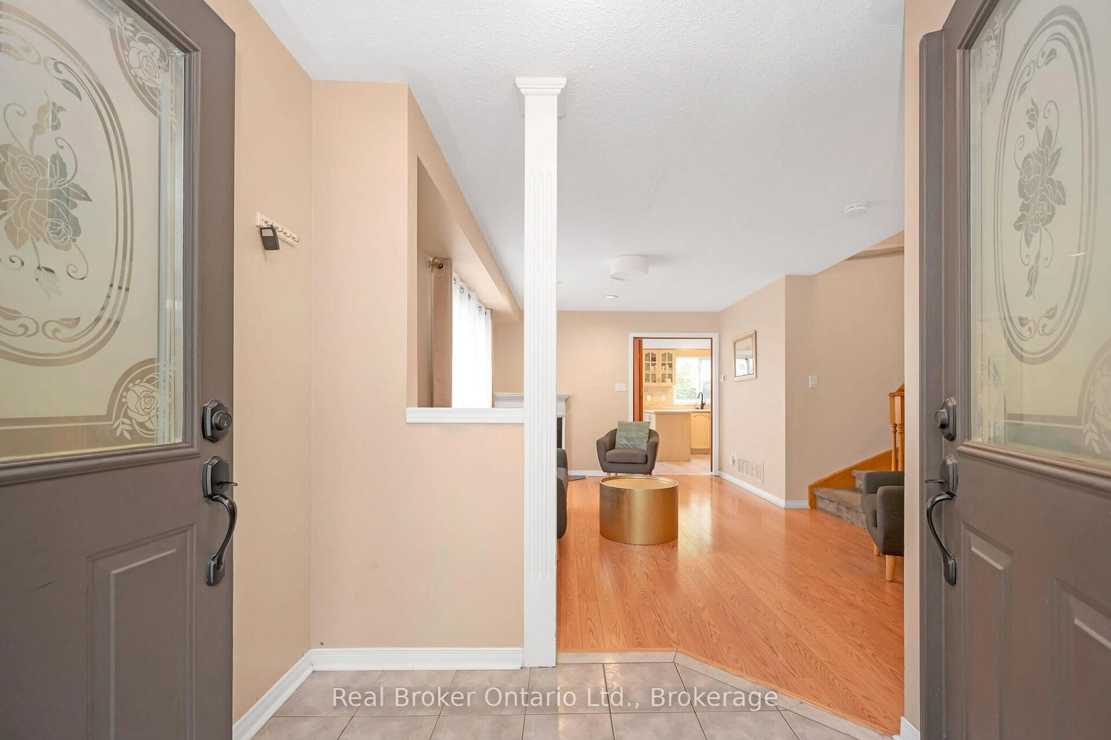 Indoor entryway for 2189 Shorncliffe Blvd, Oakville Ontario L6M 3X2