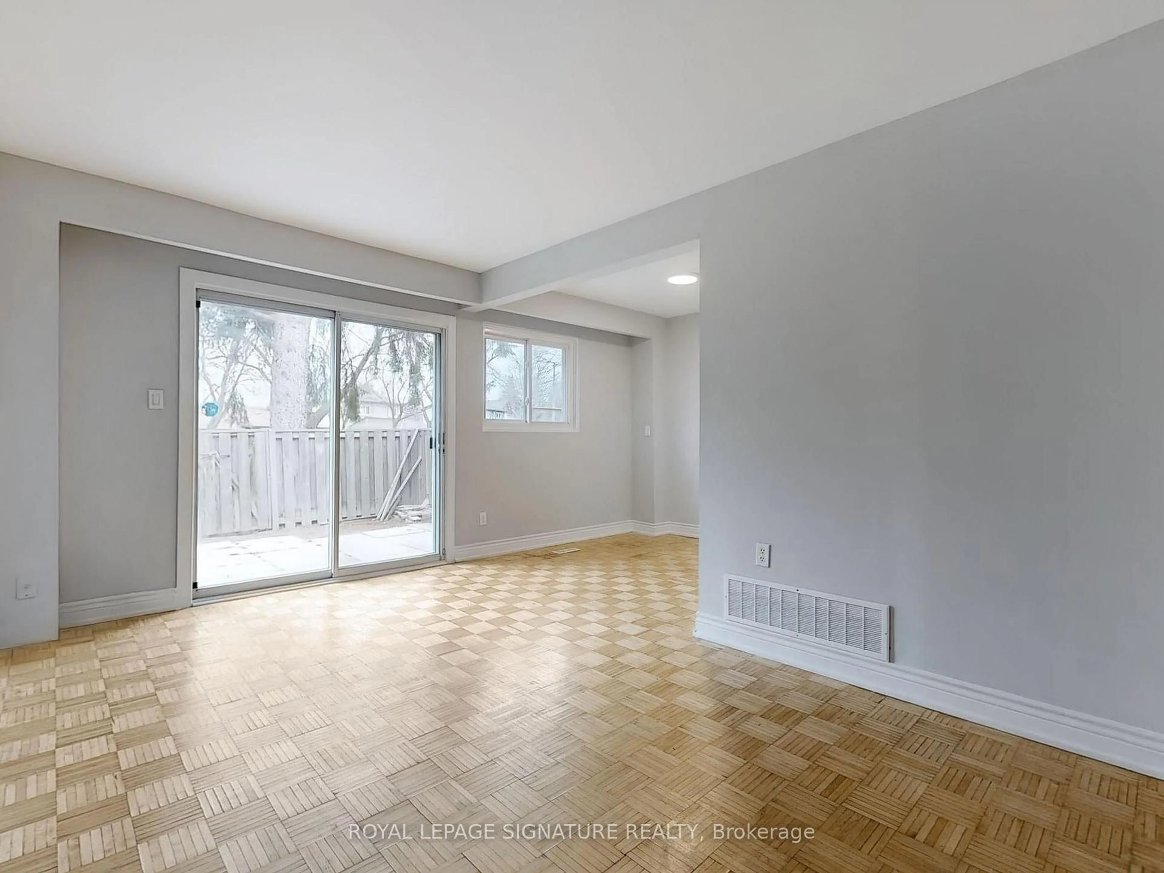 A pic of a room for 400 Mississauga Valley Blvd #71, Mississauga Ontario L5A 3N6