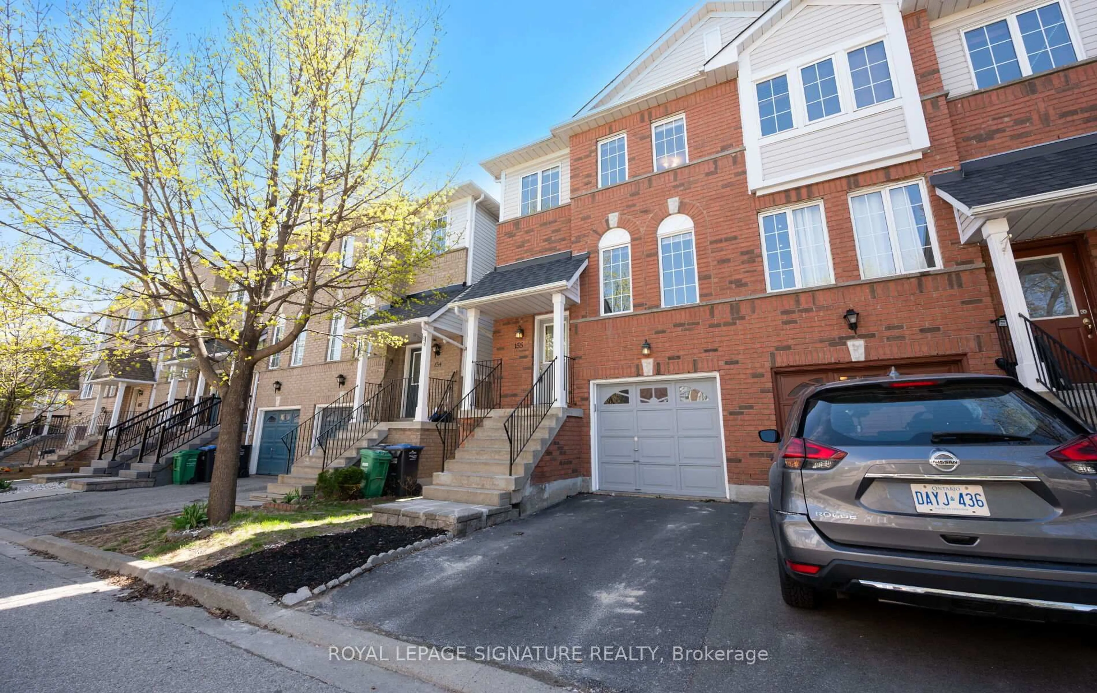 A pic from outside/outdoor area/front of a property/back of a property/a pic from drone, street for 1480 Britannia Rd, Mississauga Ontario L5V 2K4