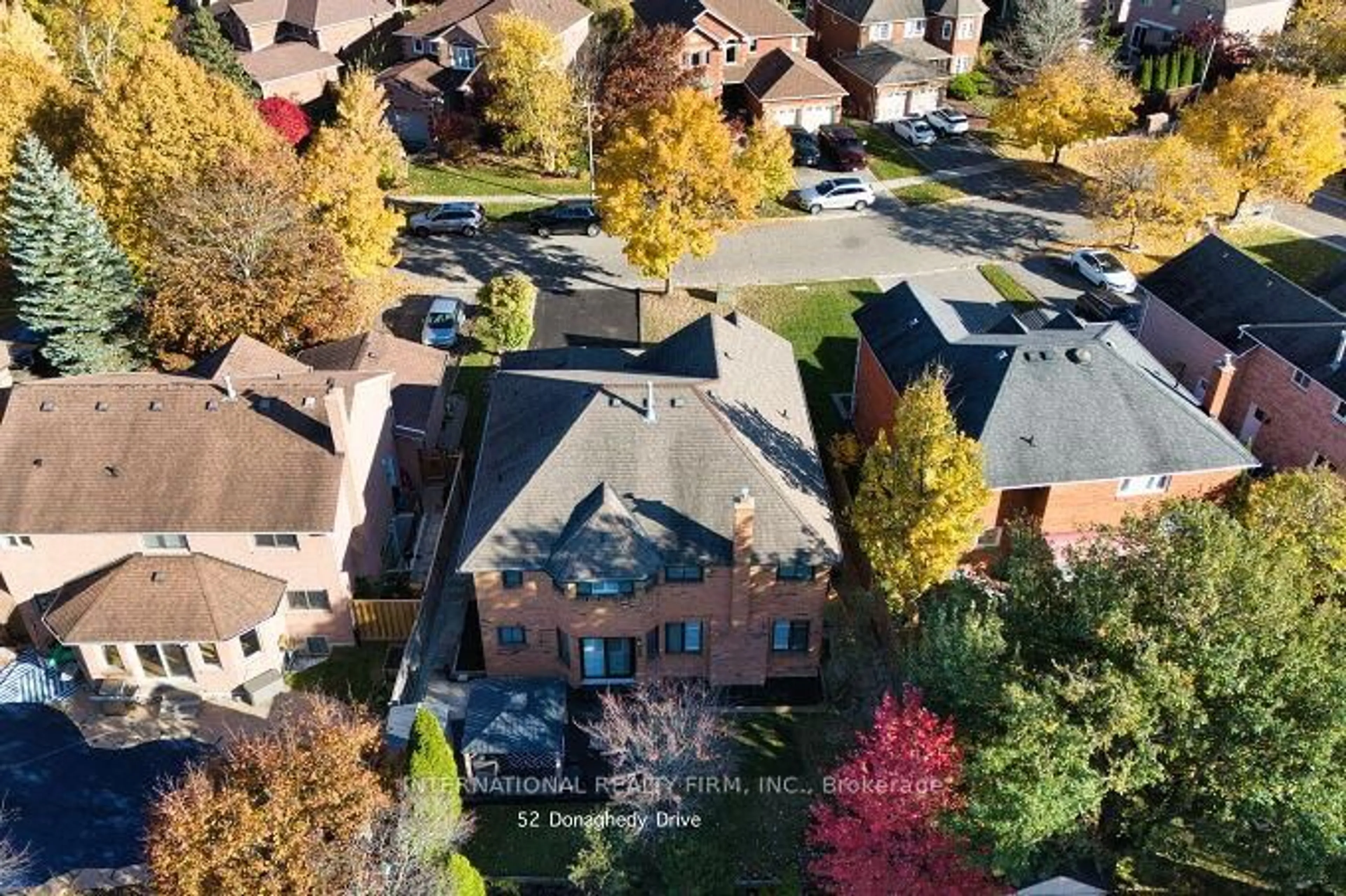 A pic from outside/outdoor area/front of a property/back of a property/a pic from drone, street for 52 Donaghedy Dr, Halton Hills Ontario L7G 5H1