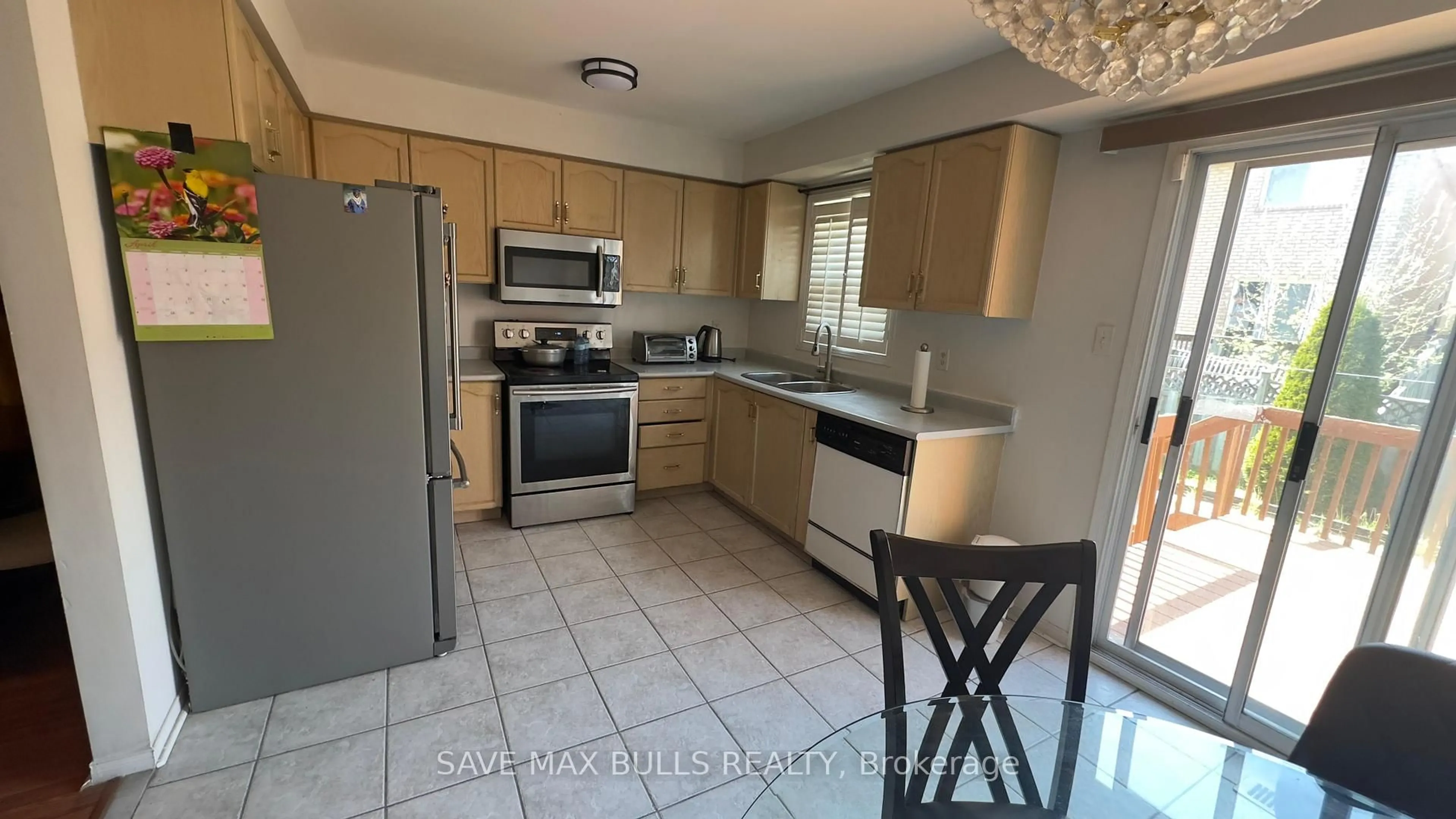 Standard kitchen, unknown for 146 Toba Cres, Brampton Ontario L6Z 4R9