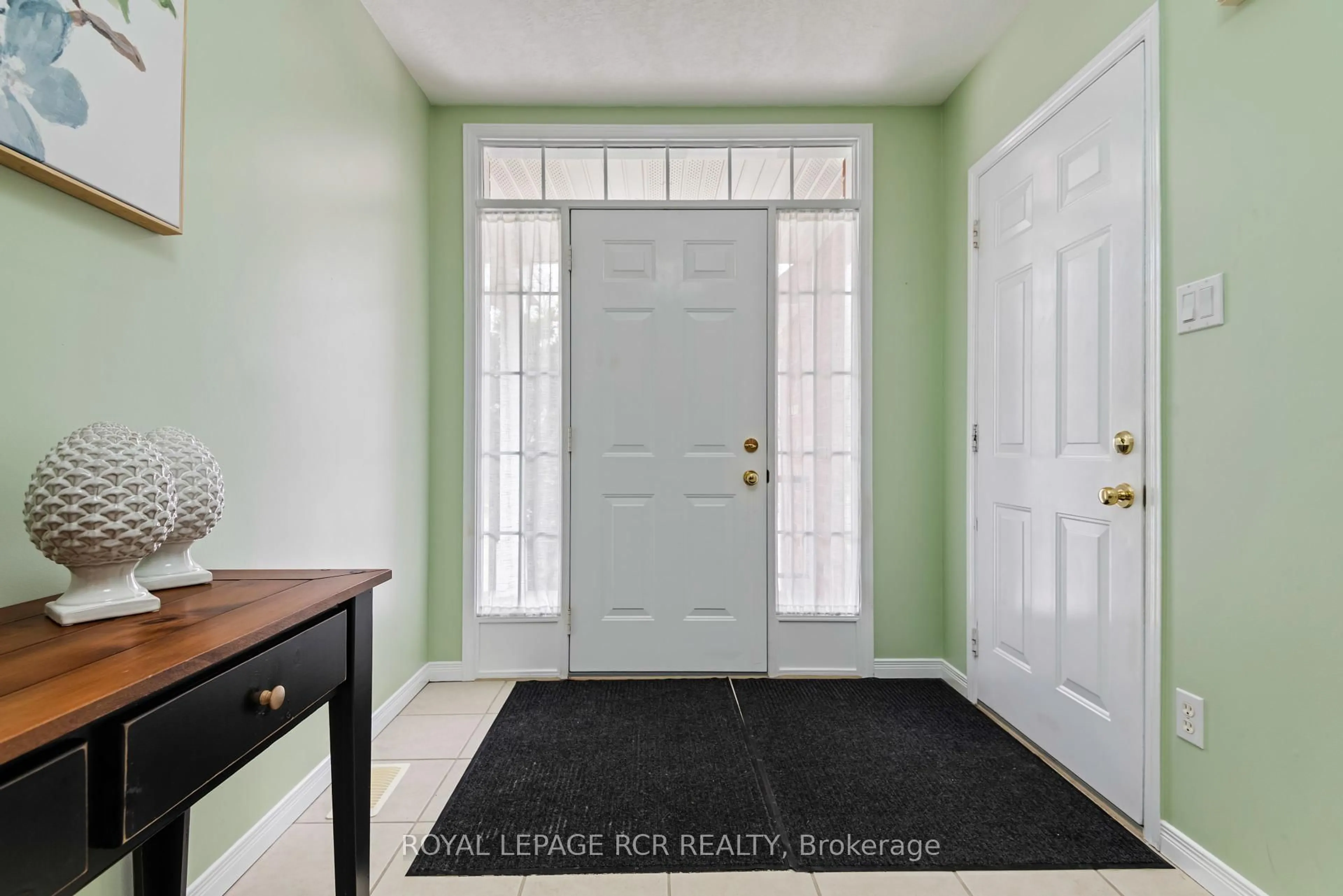 Indoor entryway for 70 Abbey Rd, Orangeville Ontario L9W 5E4