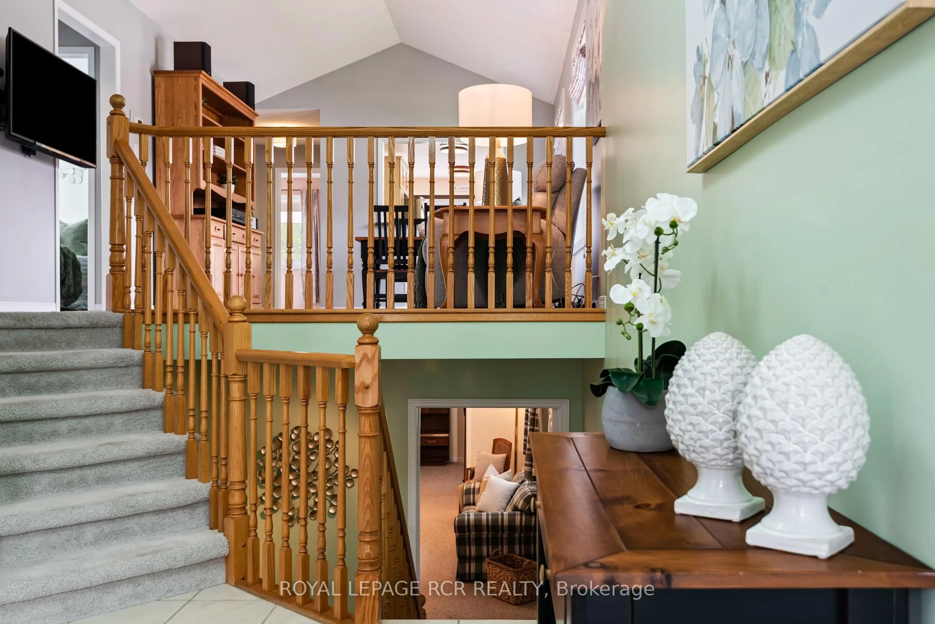 Indoor foyer for 70 Abbey Rd, Orangeville Ontario L9W 5E4