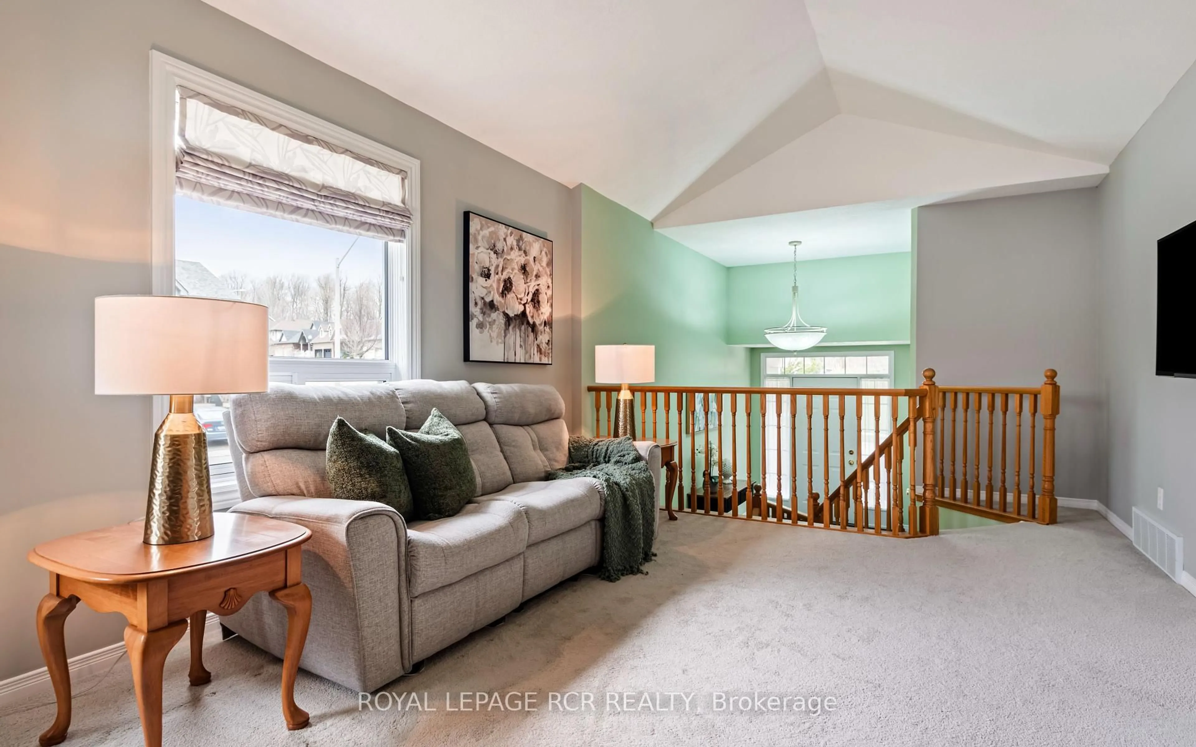 Living room with furniture, unknown for 70 Abbey Rd, Orangeville Ontario L9W 5E4