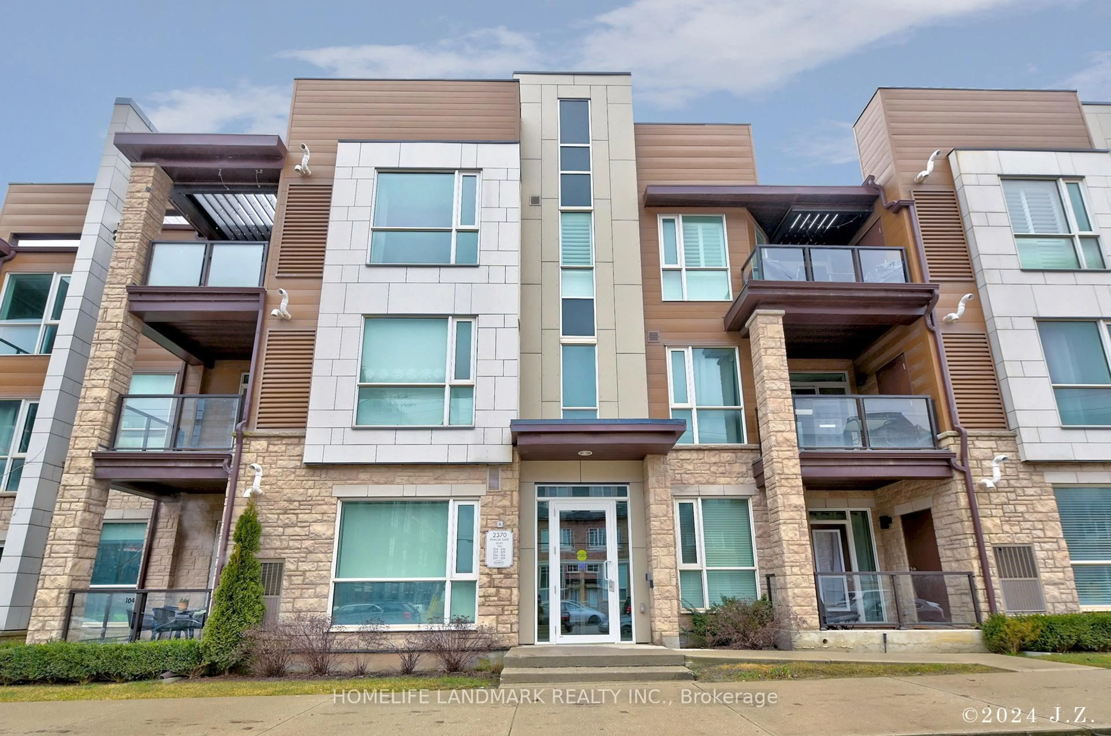 Home with brick exterior material, building for 2370 Khalsa Gate #308, Oakville Ontario L6M 4J2