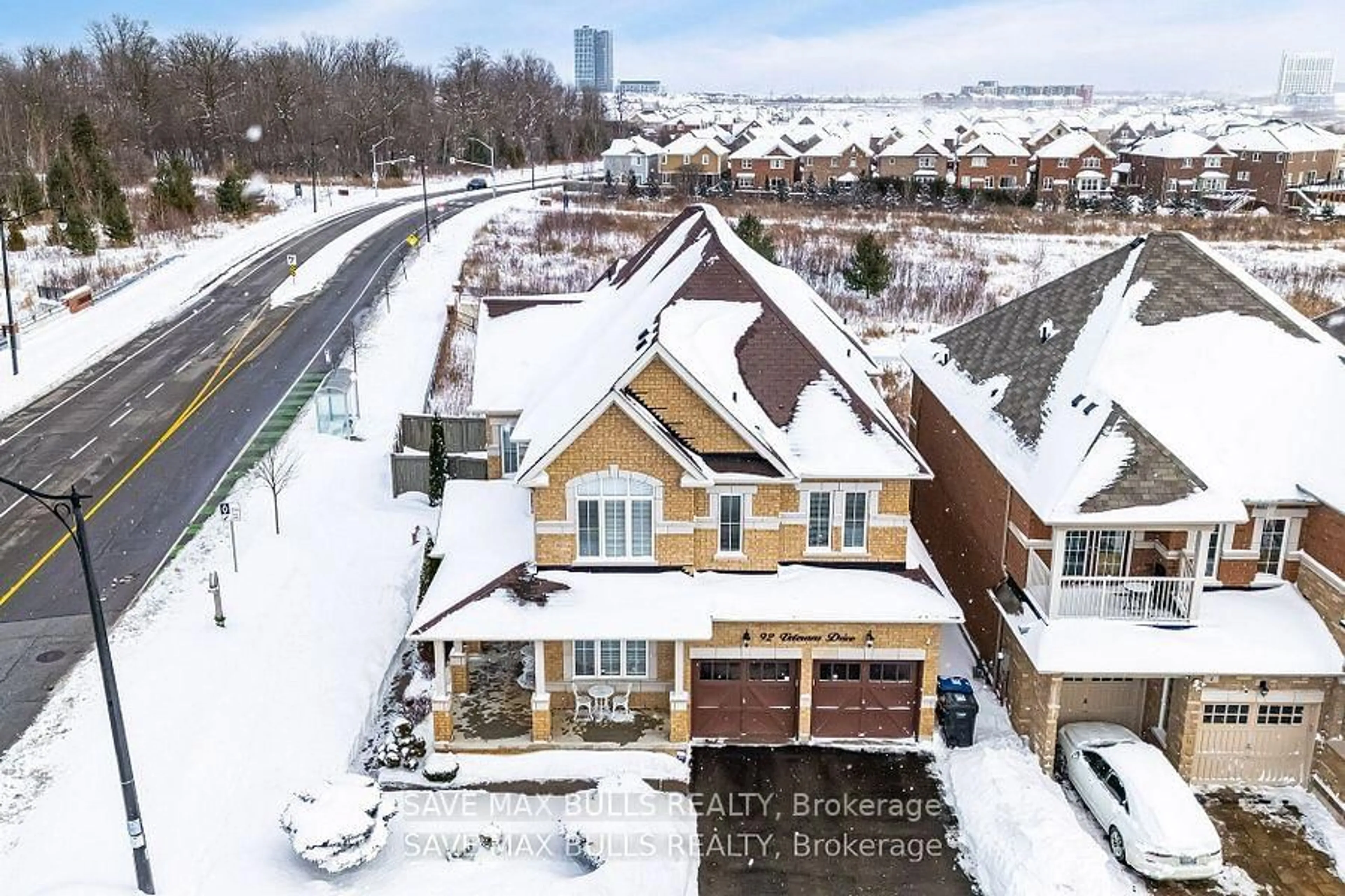 A pic from outside/outdoor area/front of a property/back of a property/a pic from drone, street for 92 Veterans Dr, Brampton Ontario L7A 3Z7