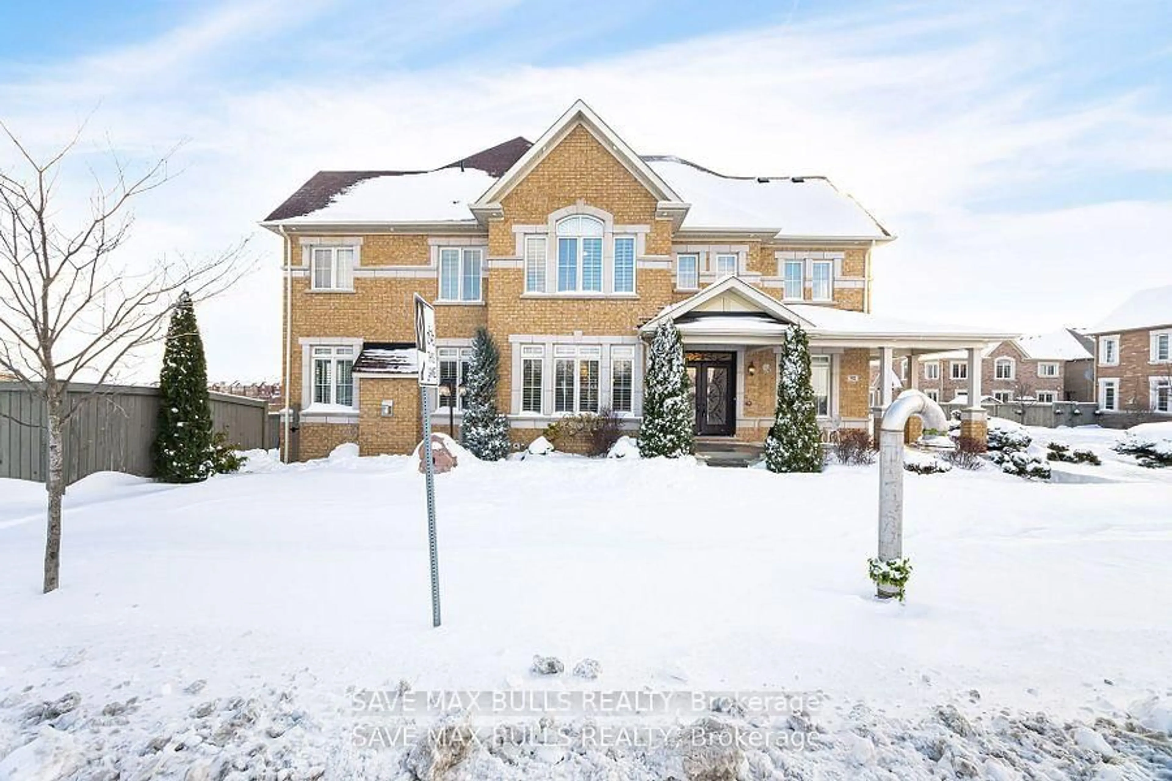 A pic from outside/outdoor area/front of a property/back of a property/a pic from drone, street for 92 Veterans Dr, Brampton Ontario L7A 3Z7