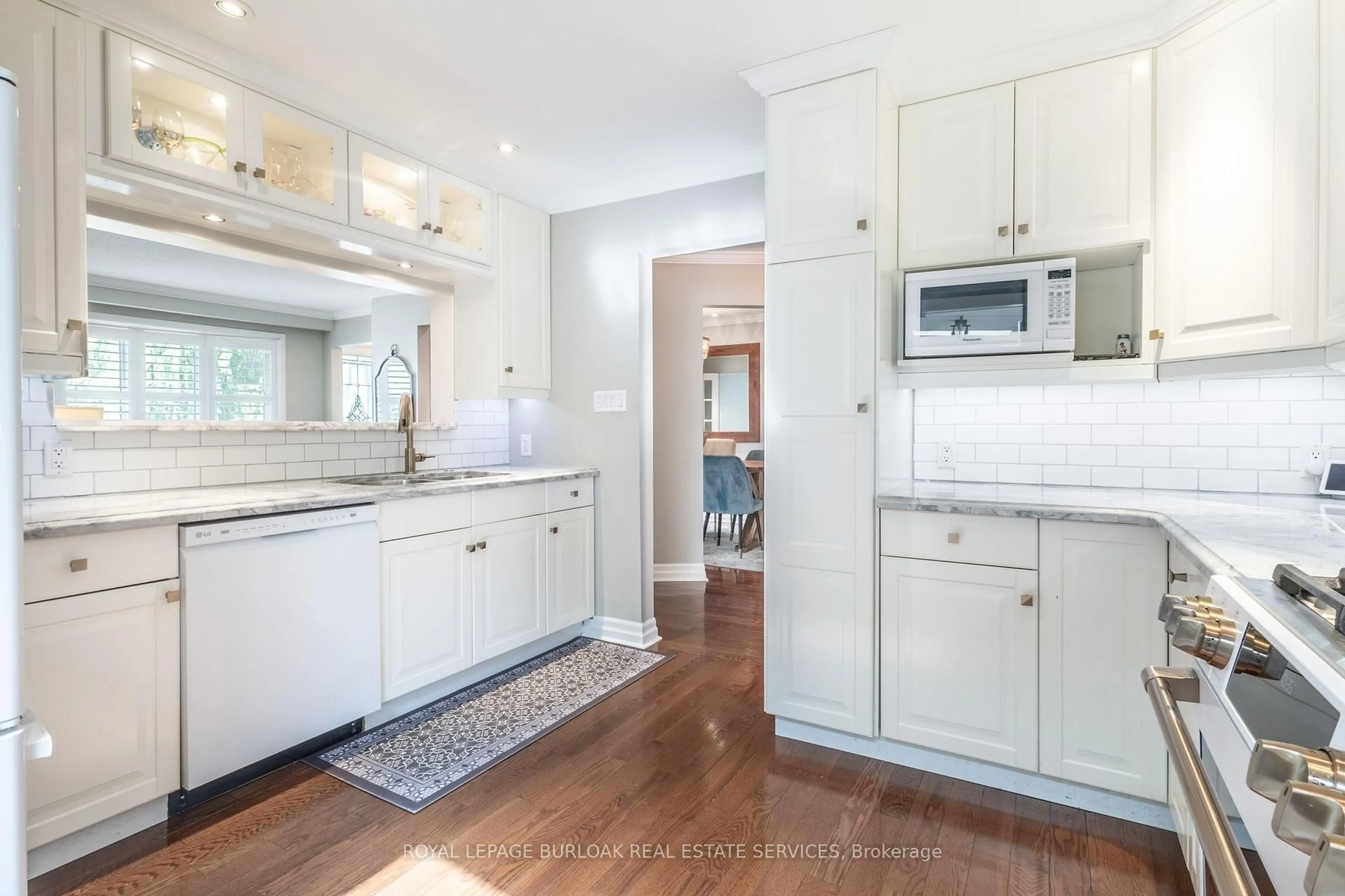 Open concept kitchen, ceramic/tile floor for 2217 Lancaster Cres, Burlington Ontario L7P 3G4