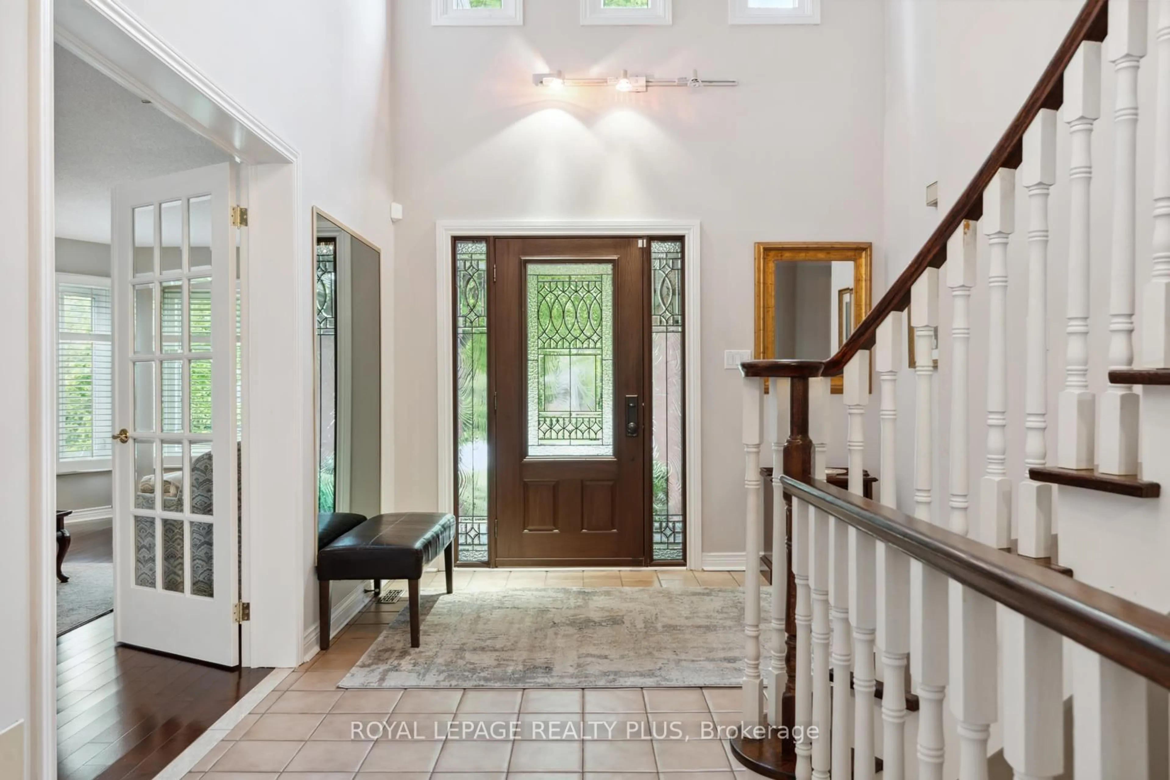 Indoor entryway for 1658 Carolyn Rd, Mississauga Ontario L5M 2E1