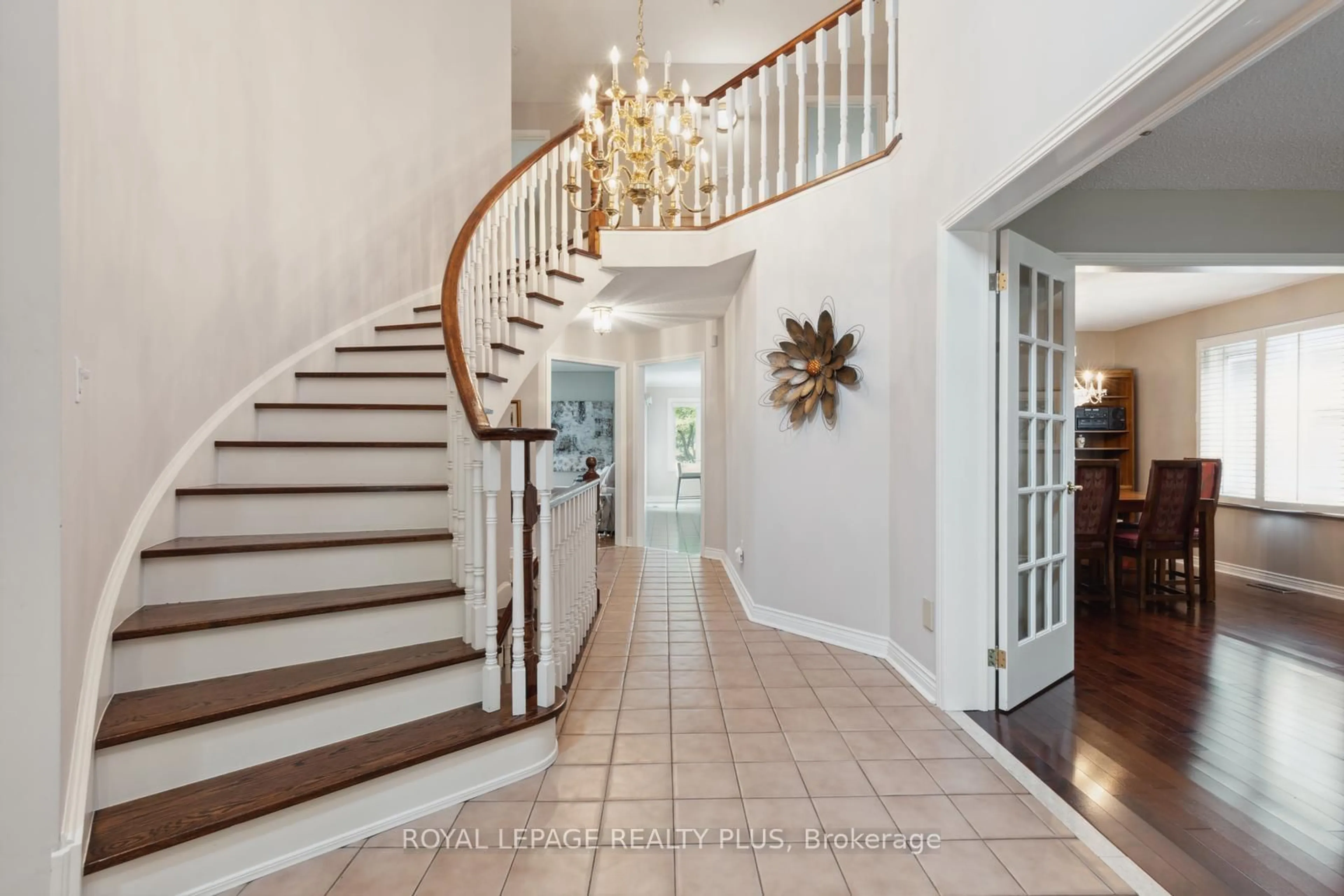 Indoor entryway for 1658 Carolyn Rd, Mississauga Ontario L5M 2E1