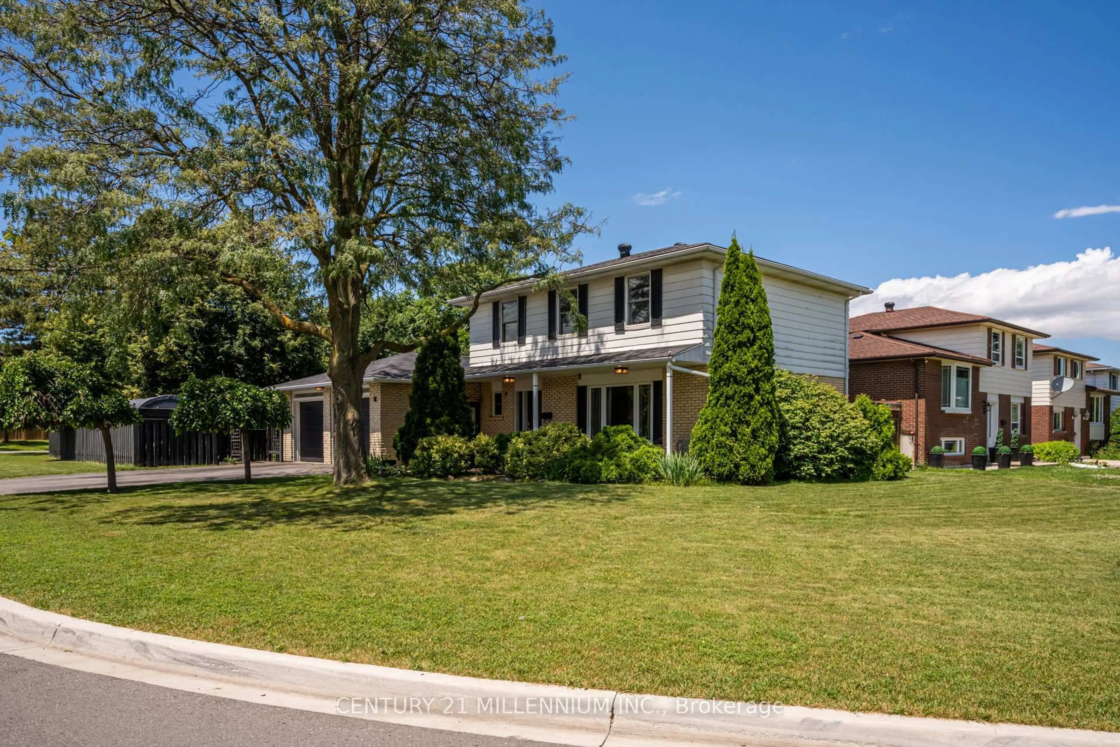 Home with vinyl exterior material, street for 1 Esplanade Rd, Brampton Ontario L6T 2C6