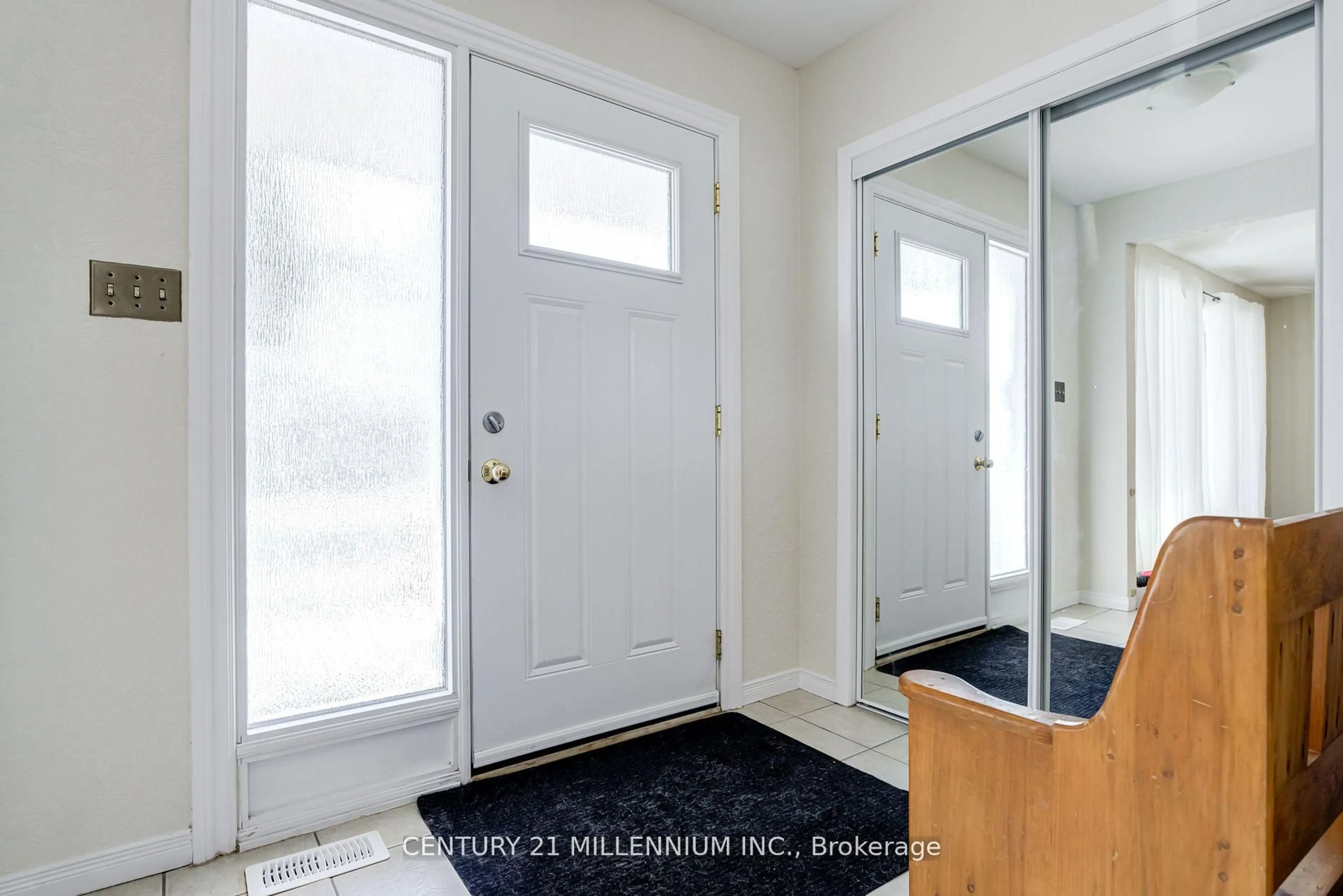 Indoor entryway for 12 Parkend Ave, Brampton Ontario L6Y 1B2