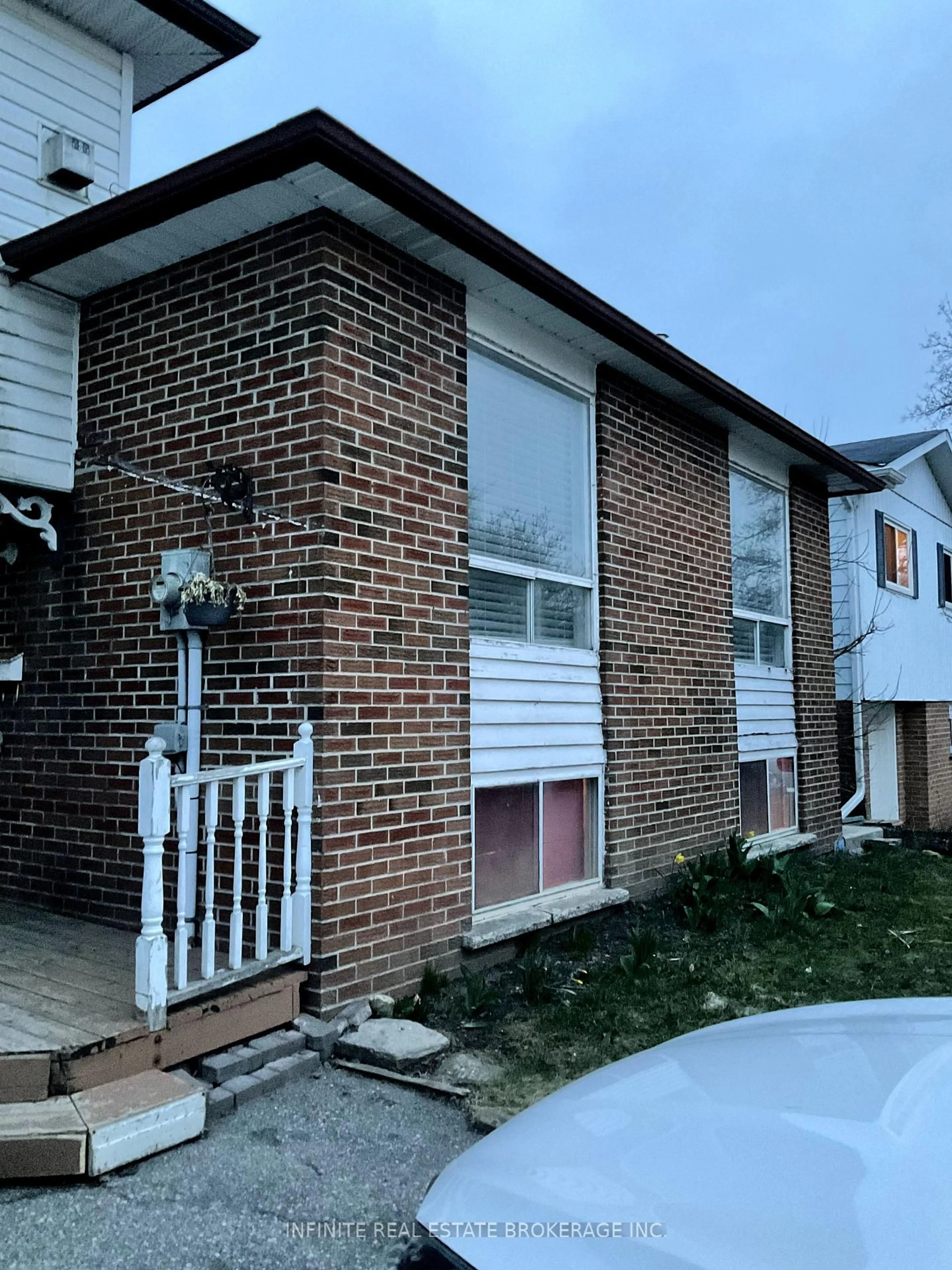 Home with brick exterior material, street for 122 Parkview Dr, Orangeville Ontario L9W 3J3