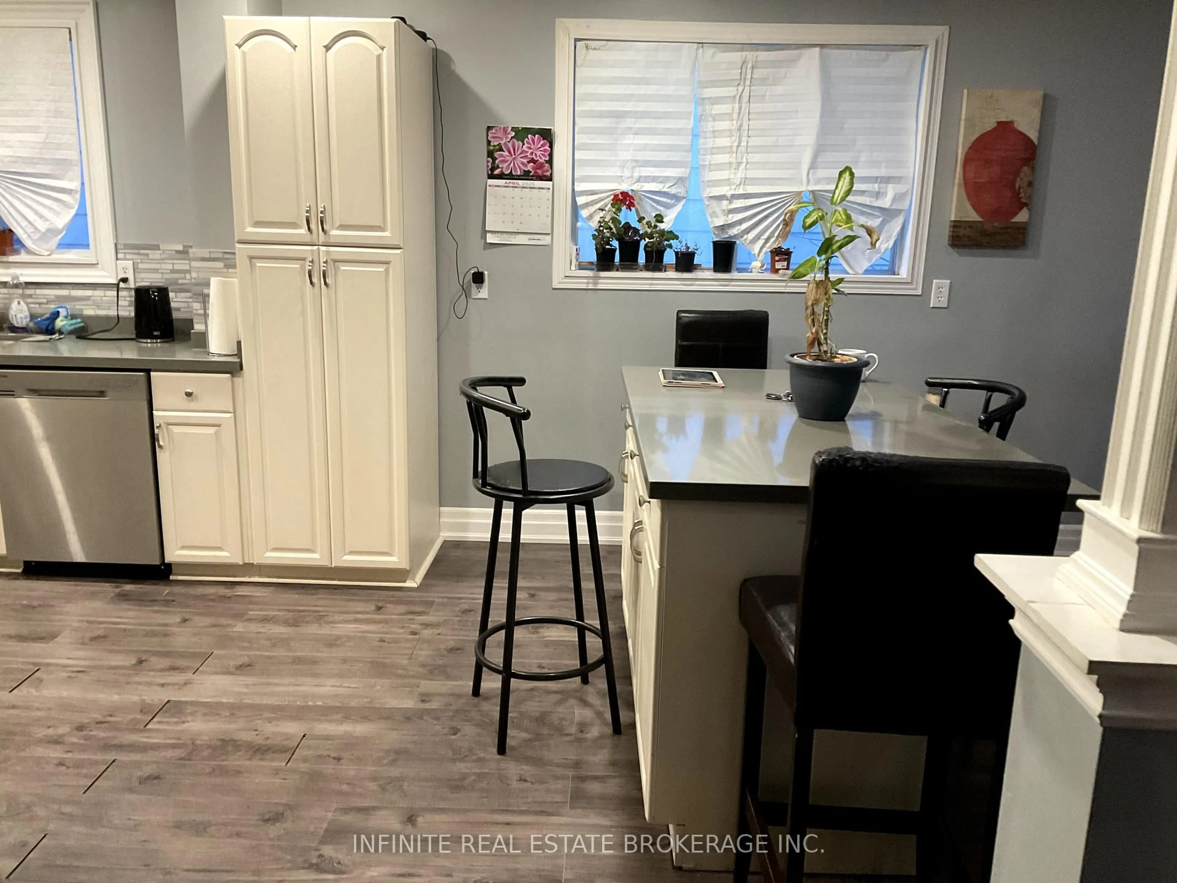 Open concept kitchen, unknown for 122 Parkview Dr, Orangeville Ontario L9W 3J3