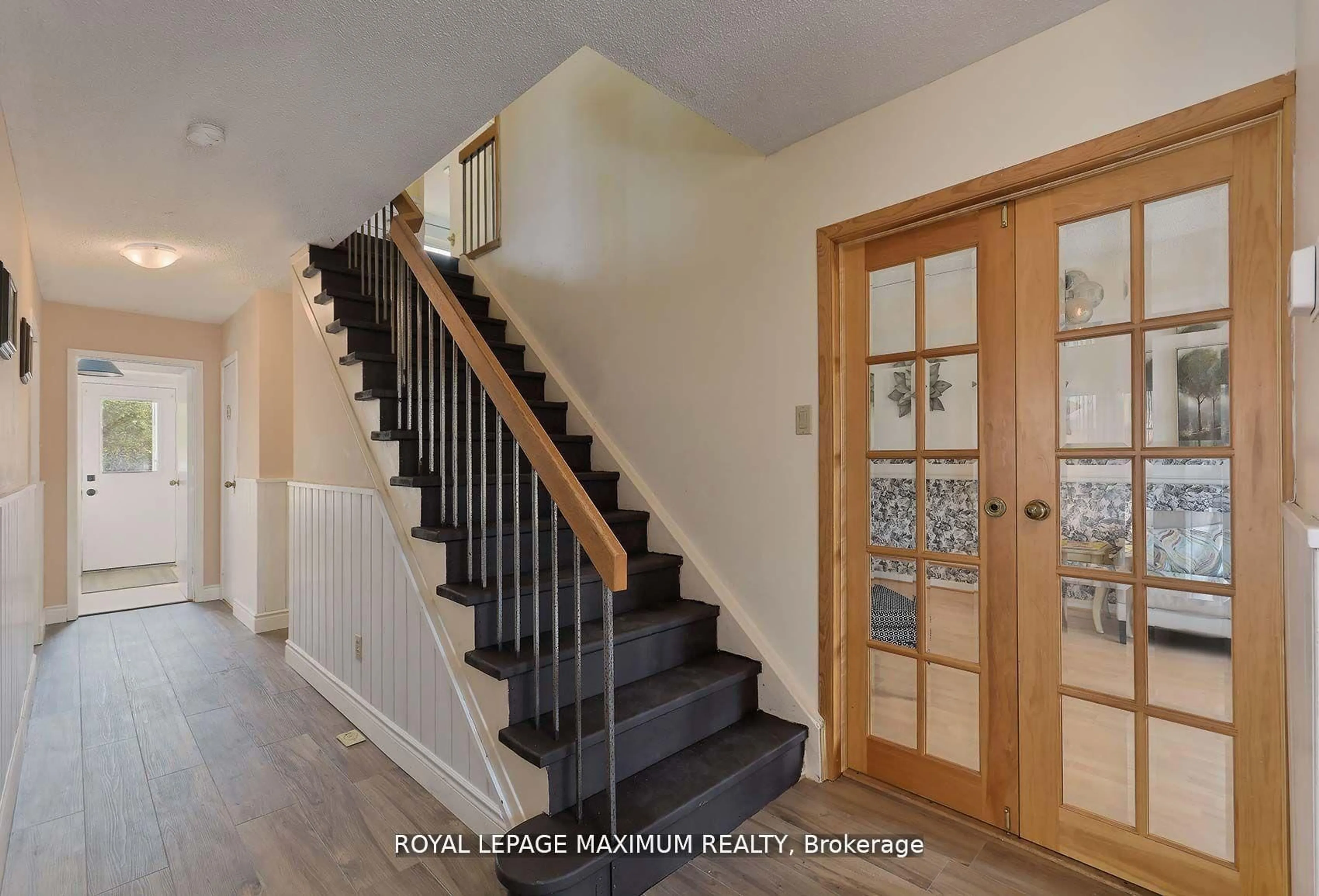 Indoor entryway for 30 Milford Cres, Brampton Ontario L6S 3E3