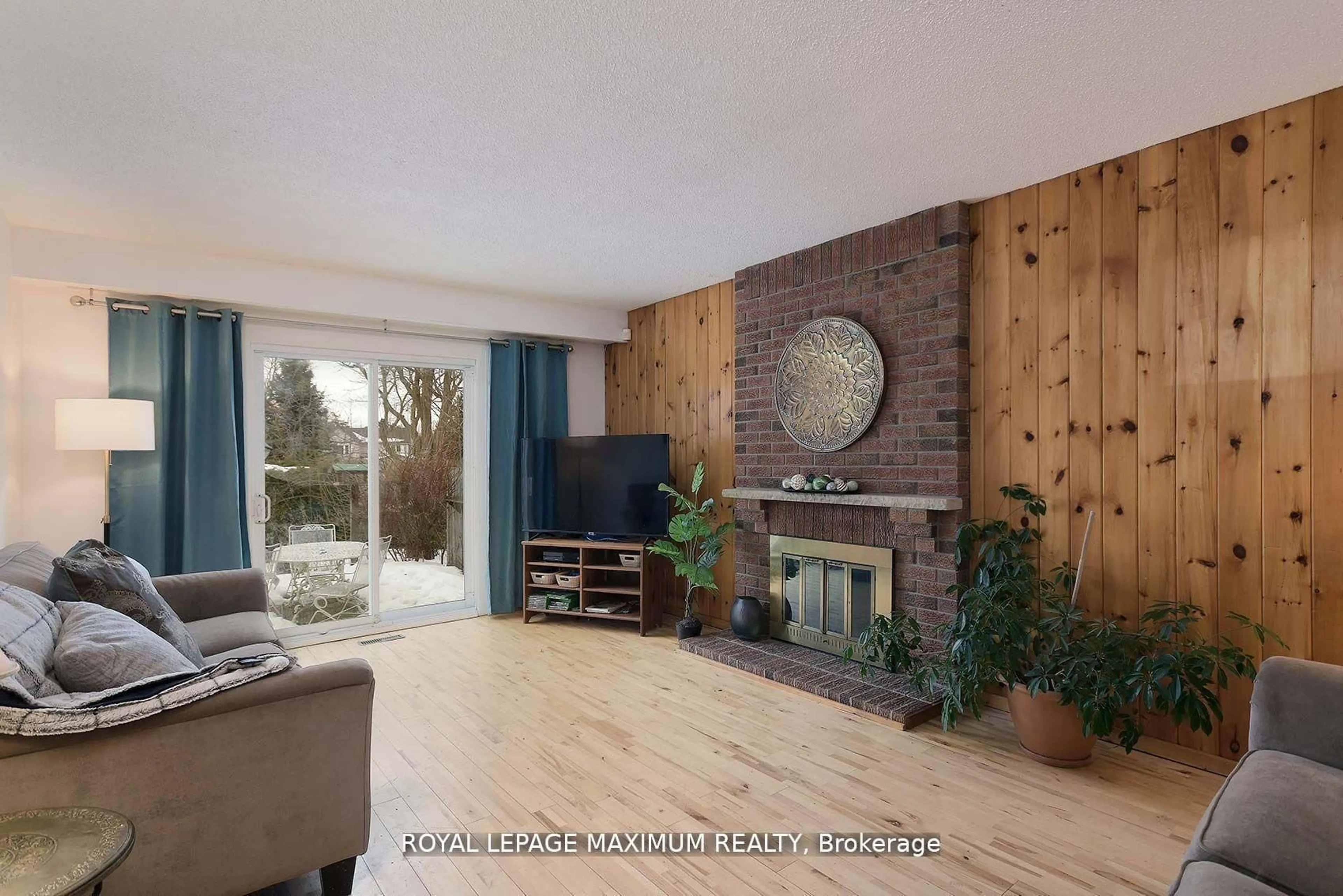 Living room with furniture, wood/laminate floor for 30 Milford Cres, Brampton Ontario L6S 3E3