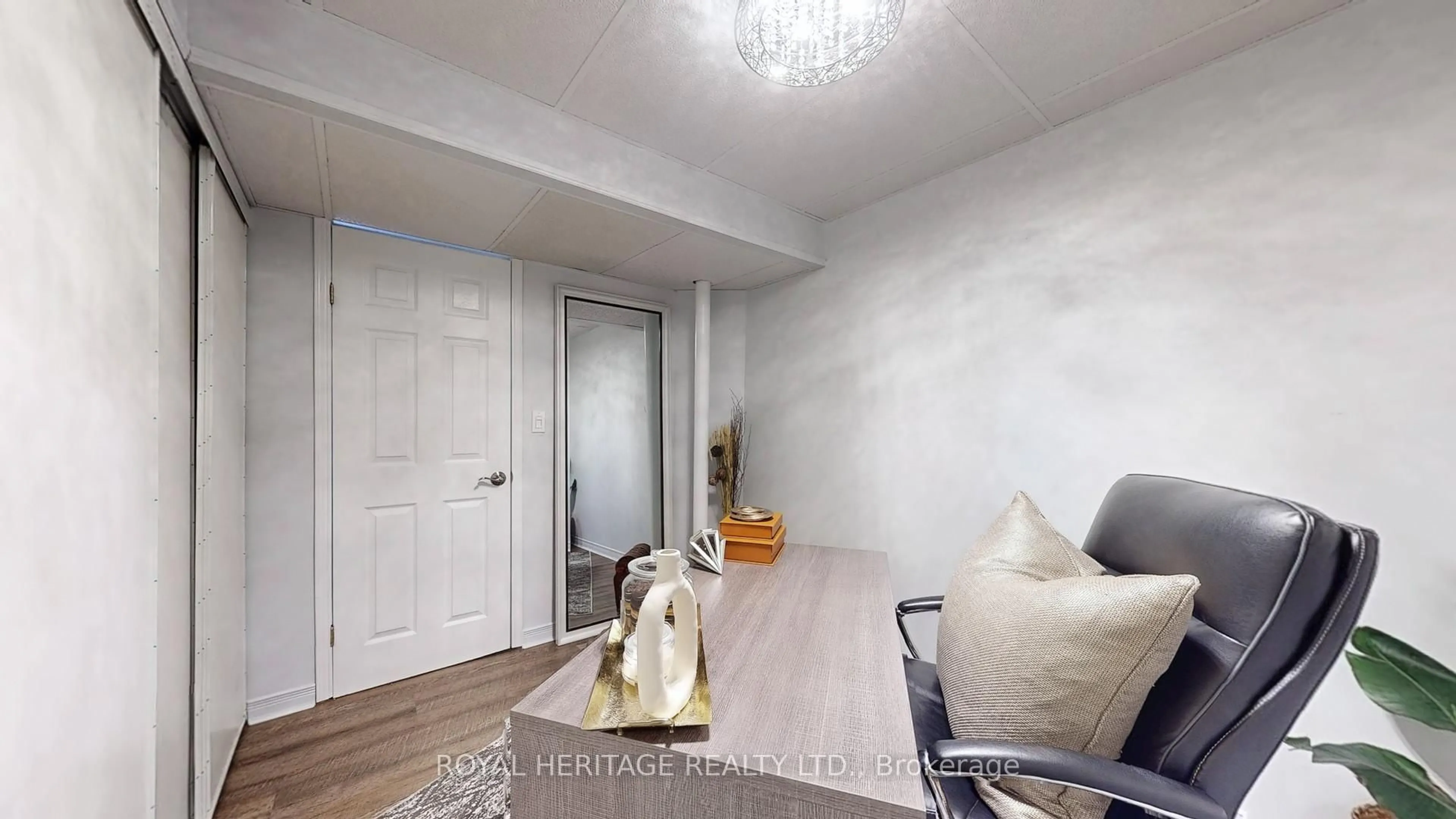 Indoor entryway for 3 Frank Johnston Rd, Caledon Ontario L7E 2L4