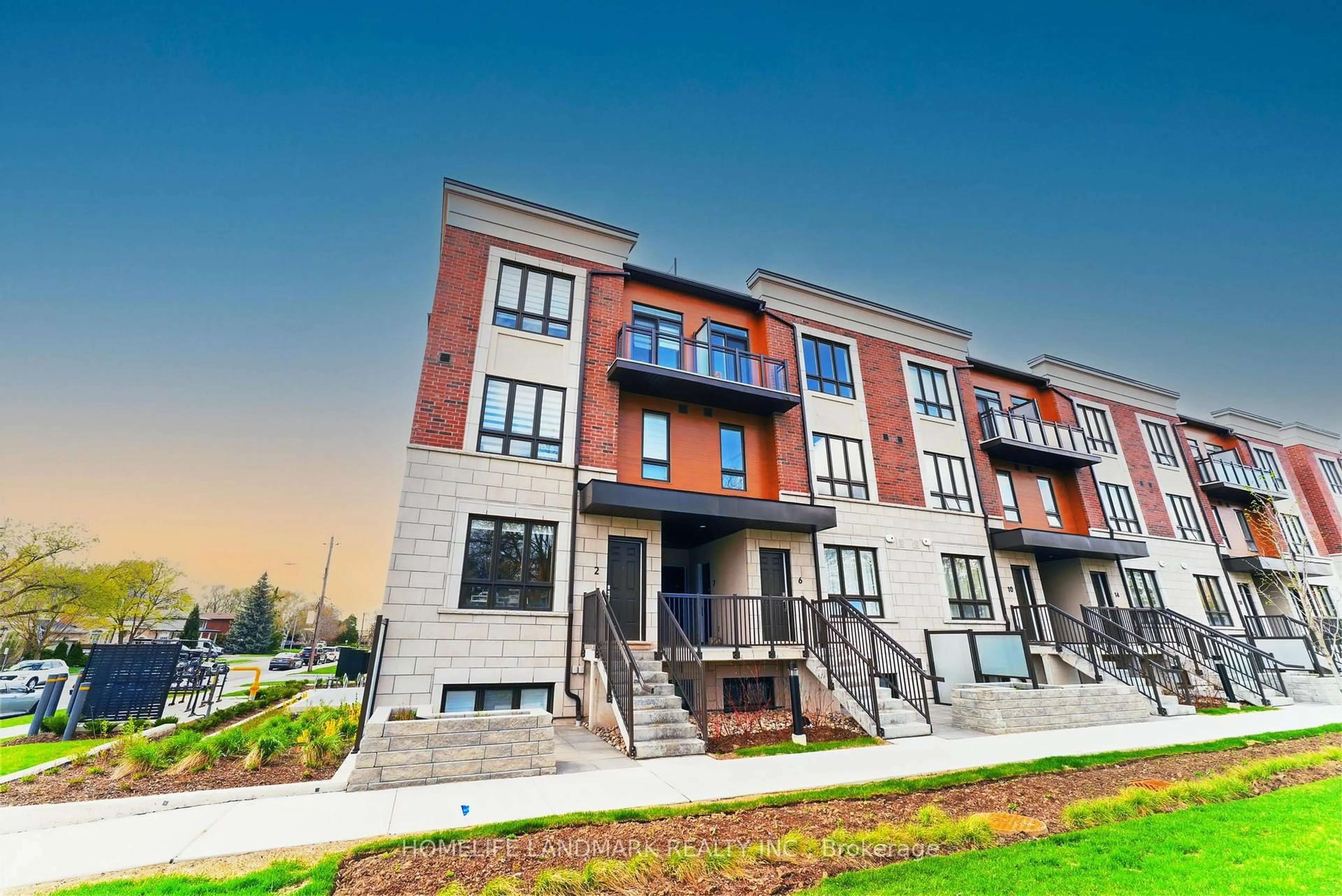Home with brick exterior material, unknown for 4015 Hickory Dr #2, Mississauga Ontario L4W 1L1
