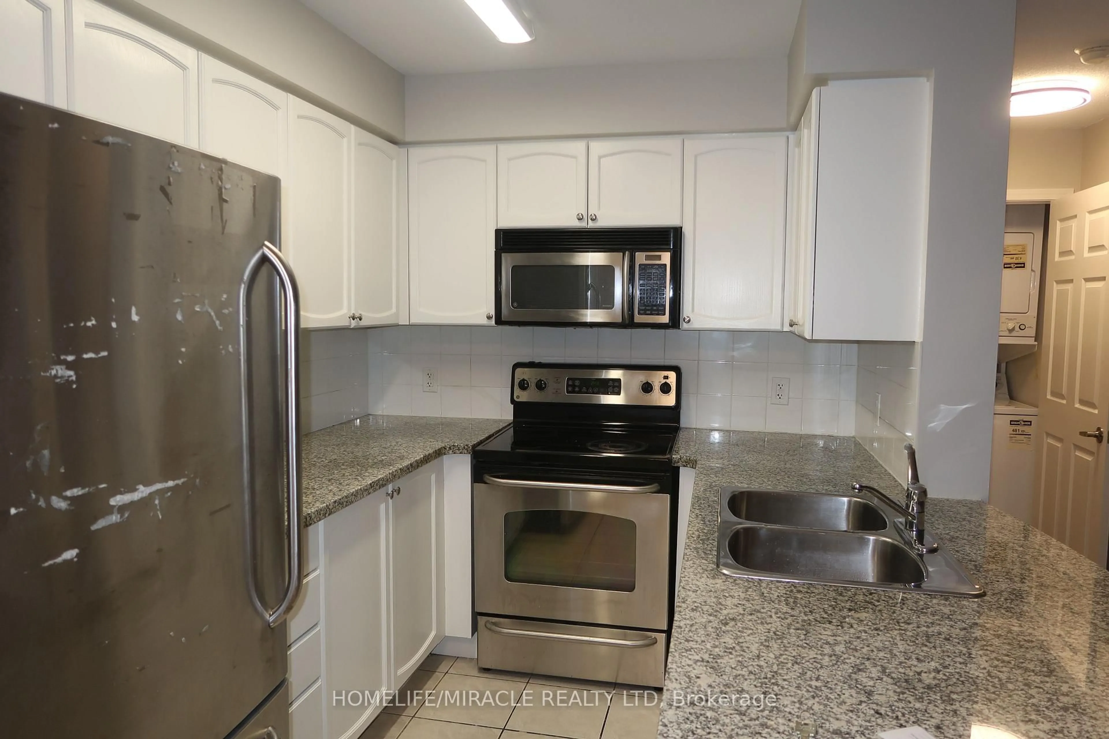 Standard kitchen, ceramic/tile floor for 4889 Kimbermount Ave #1801, Mississauga Ontario L5M 7R9