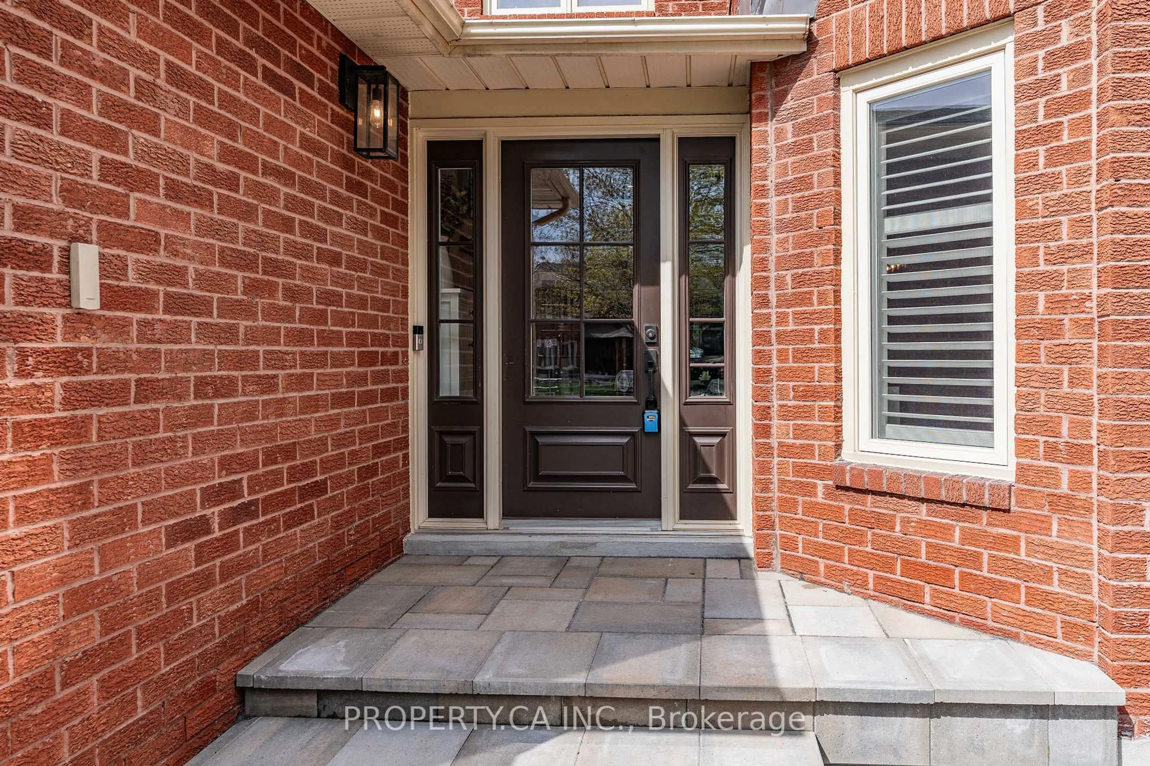 Indoor entryway for 119 Triller Pl, Oakville Ontario L6L 6J3