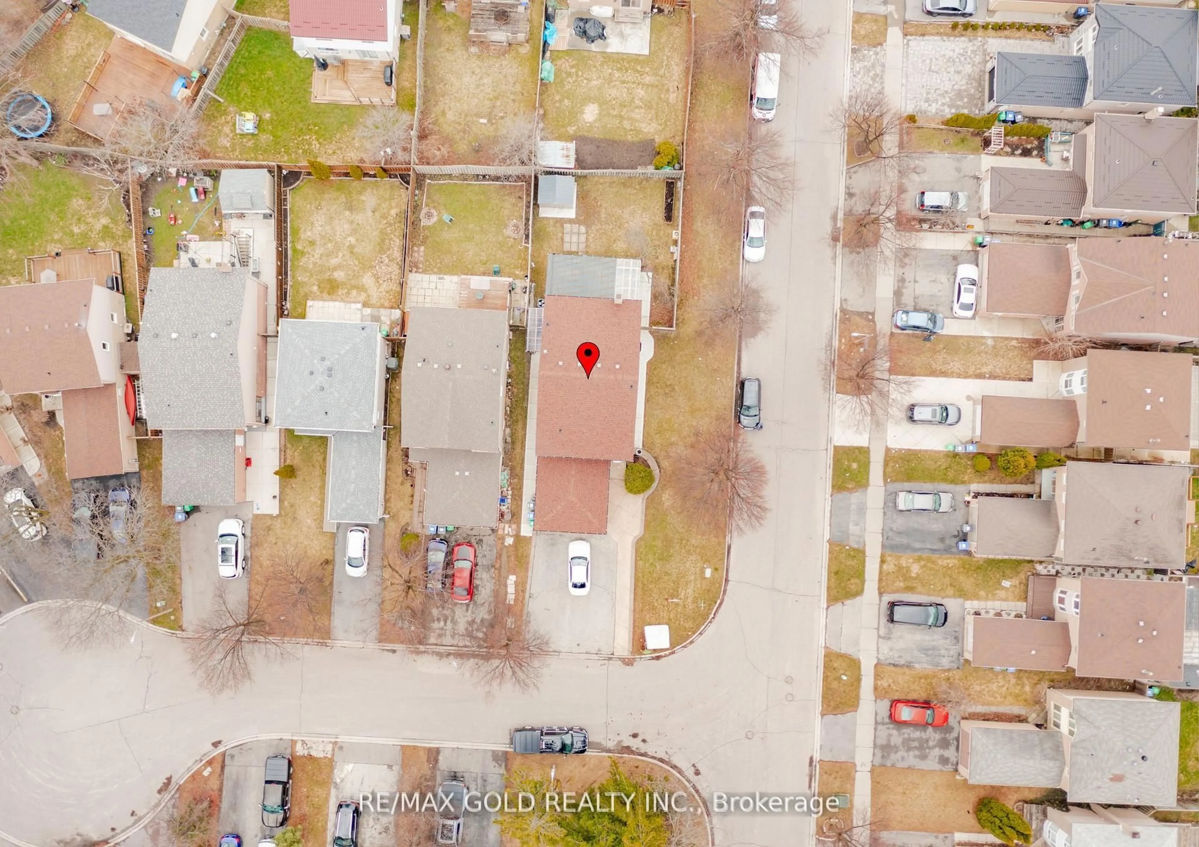 A pic from outside/outdoor area/front of a property/back of a property/a pic from drone, street for 32 Myrtle Crt, Brampton Ontario L6S 5B2