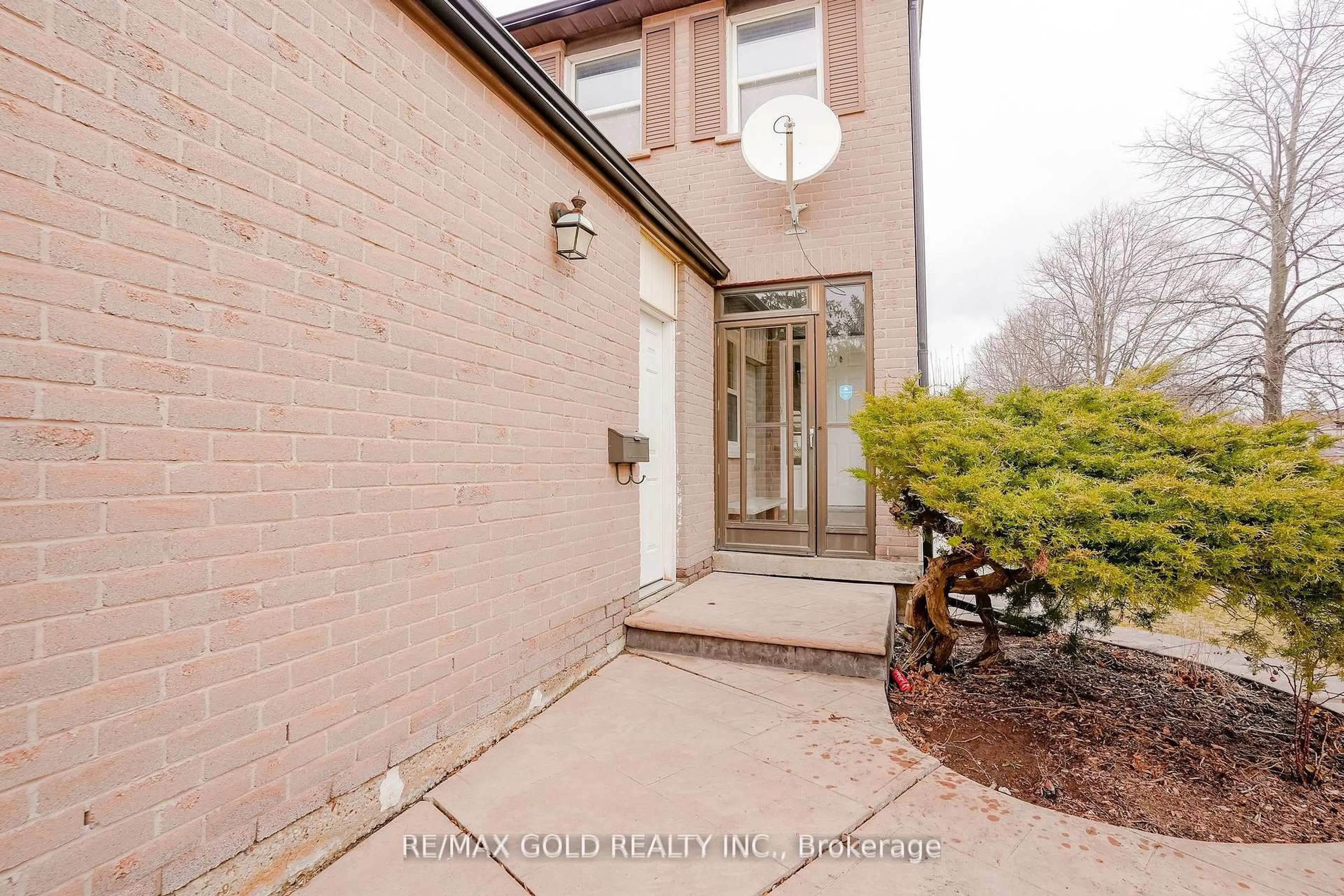 Unknown for 32 Myrtle Crt, Brampton Ontario L6S 5B2