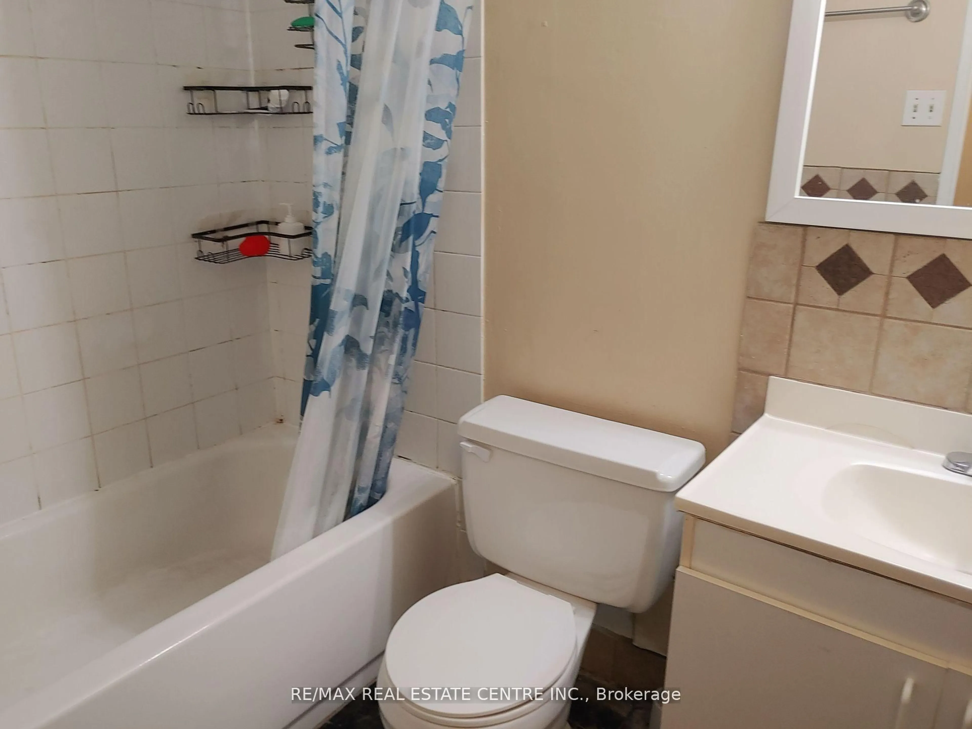 Standard bathroom, unknown for 15 Kensington Rd #209, Brampton Ontario L6T 3W2