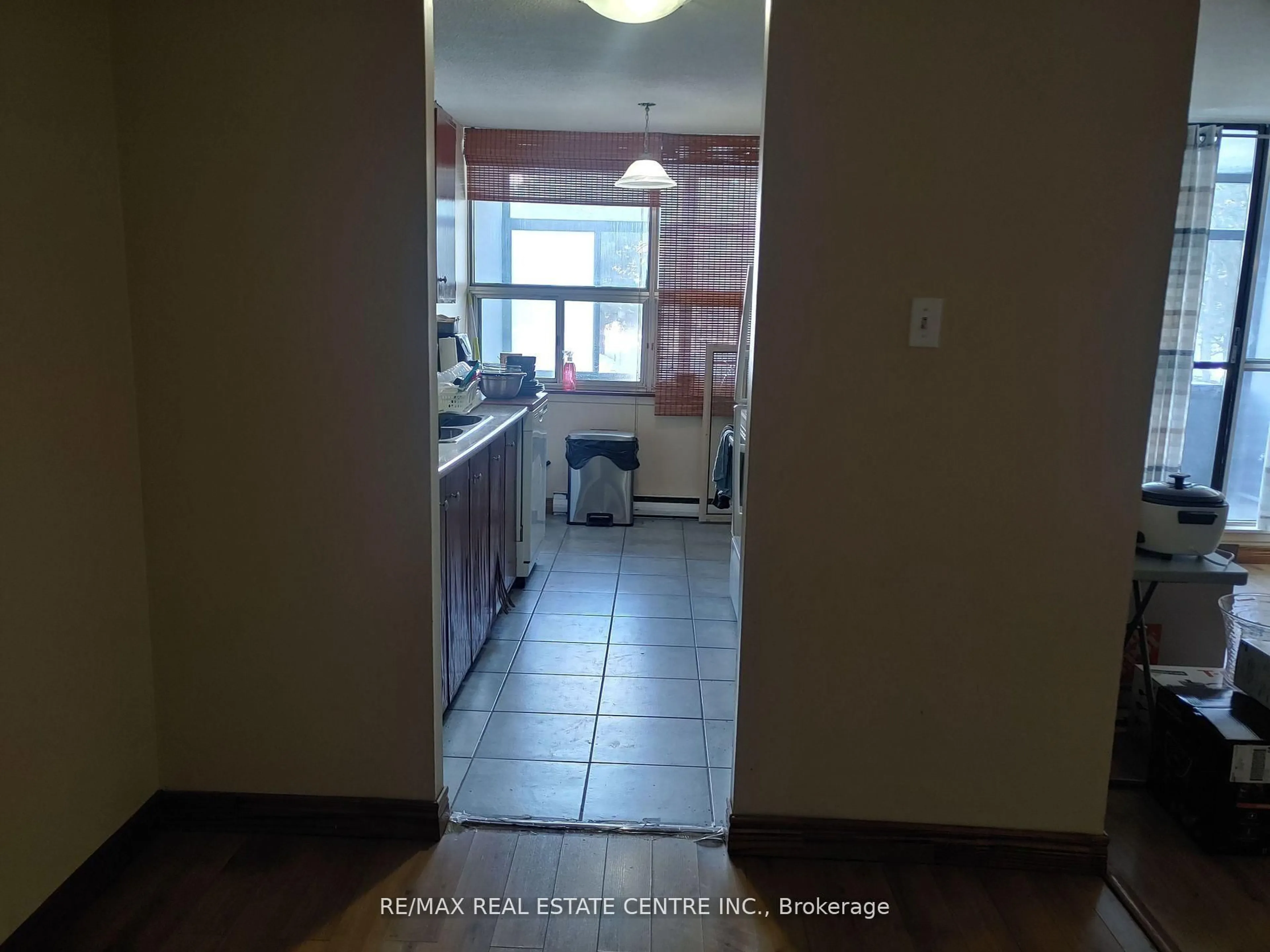 Standard kitchen, ceramic/tile floor for 15 Kensington Rd #209, Brampton Ontario L6T 3W2