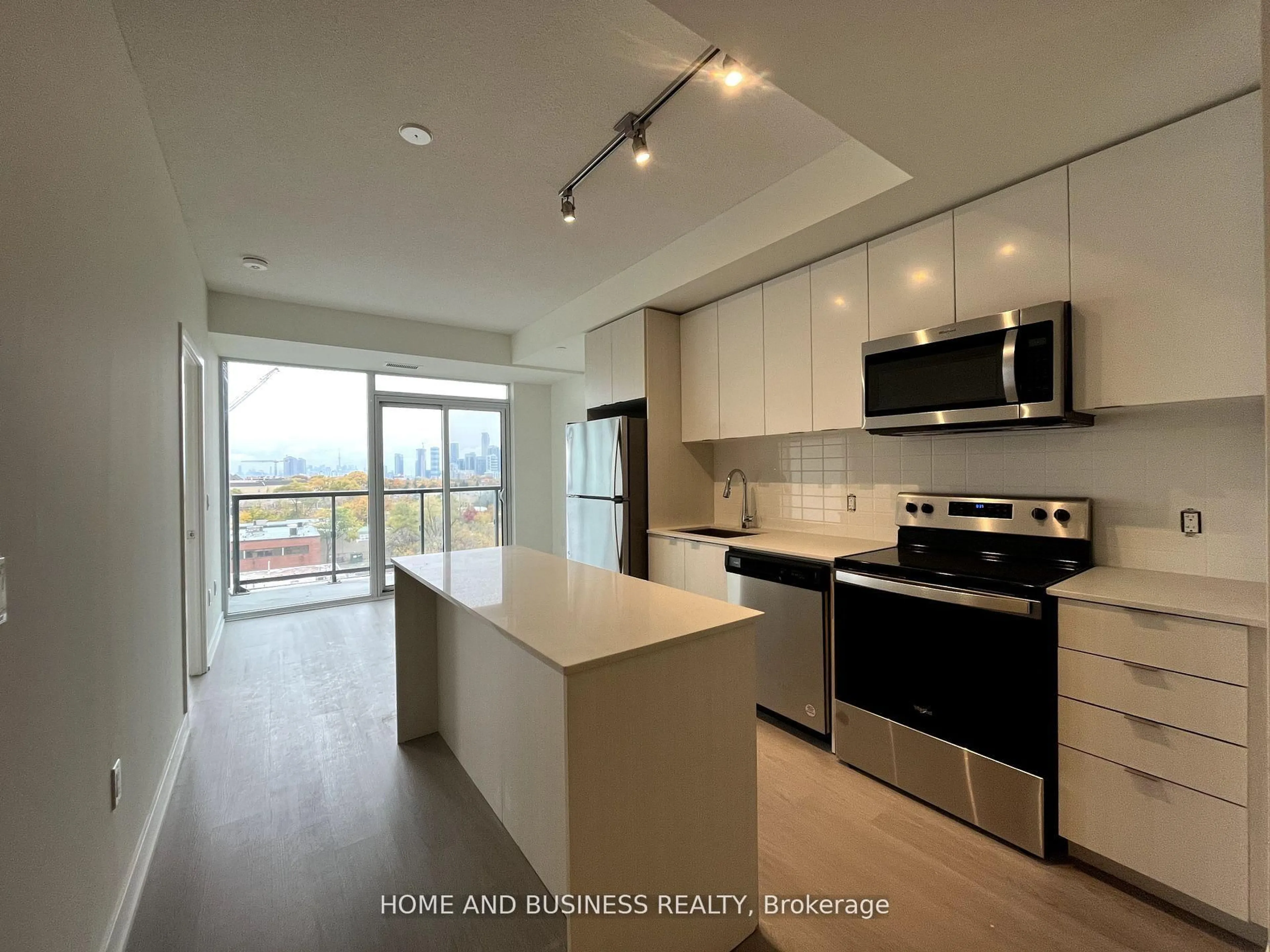 Open concept kitchen, wood/laminate floor for 859 The Queensway N/A #525, Toronto Ontario M8Z 1N8
