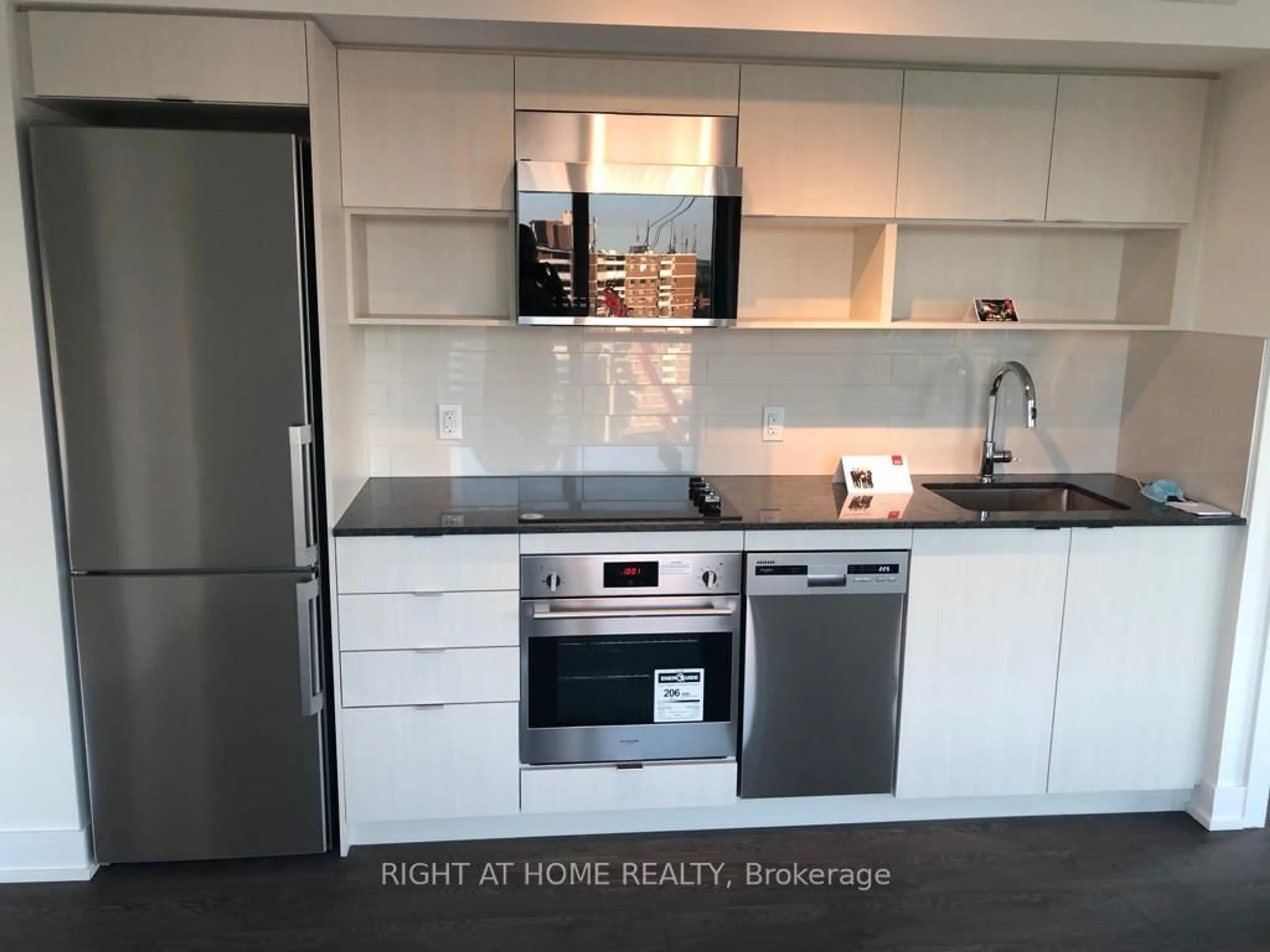 Standard kitchen, wood/laminate floor for 7 Mabelle Ave #1104, Toronto Ontario M9A 0C9