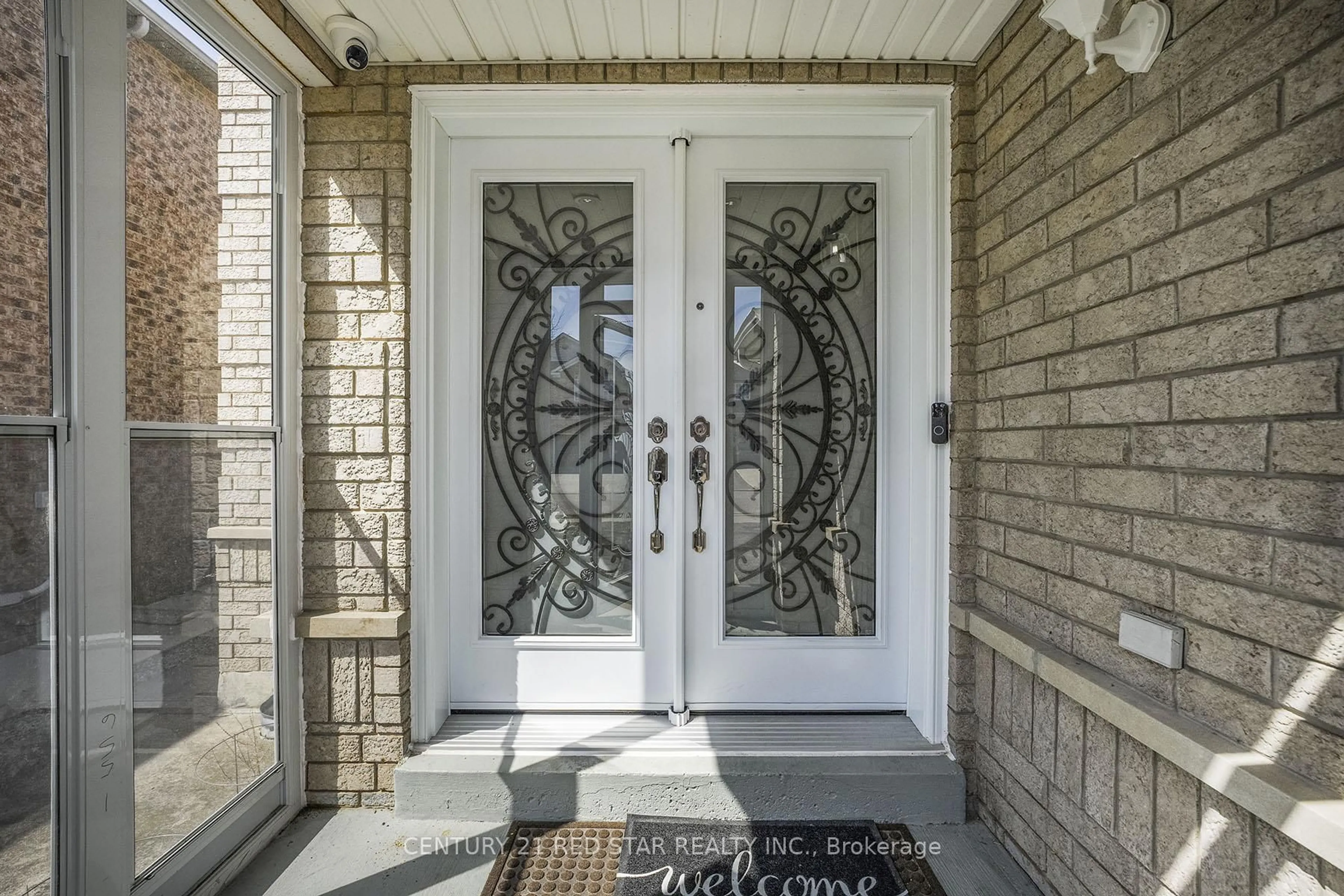 Indoor entryway for 36 Field Thistle Dr, Brampton Ontario L6R 3A8