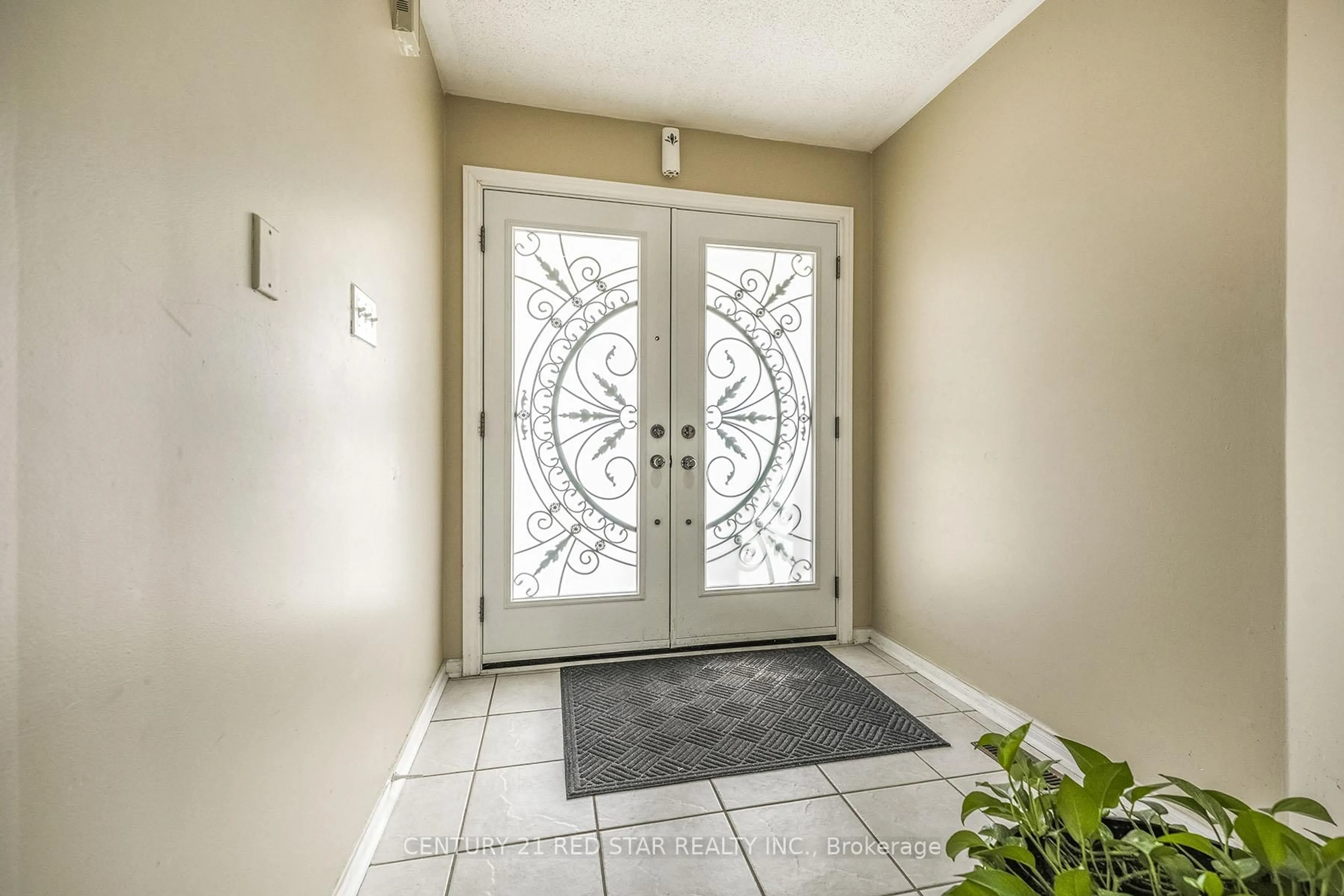 Indoor entryway for 36 Field Thistle Dr, Brampton Ontario L6R 3A8