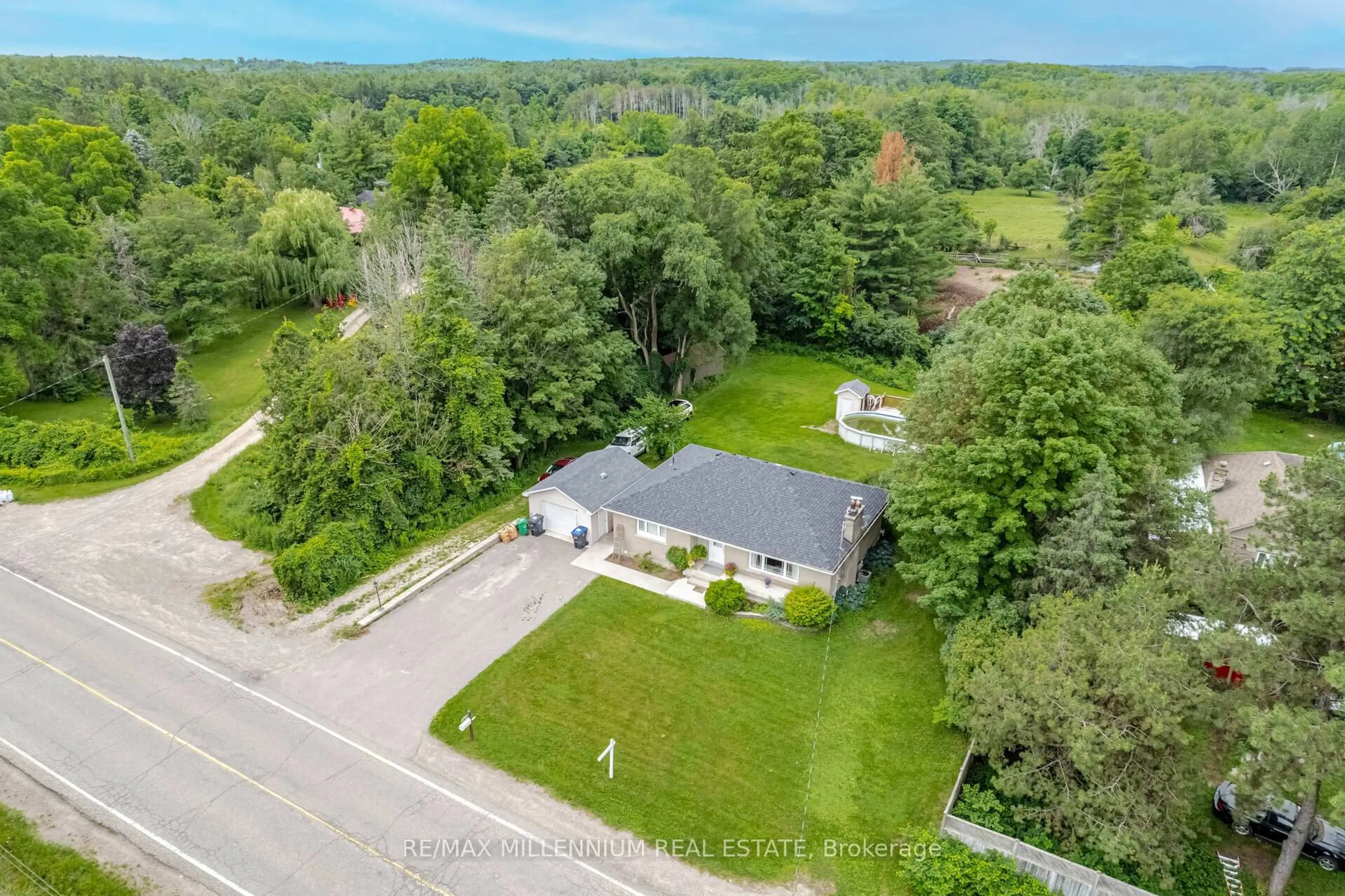 A pic from outside/outdoor area/front of a property/back of a property/a pic from drone, water/lake/river/ocean view for 16702 Mississauga Rd, Caledon Ontario L7K 1L9