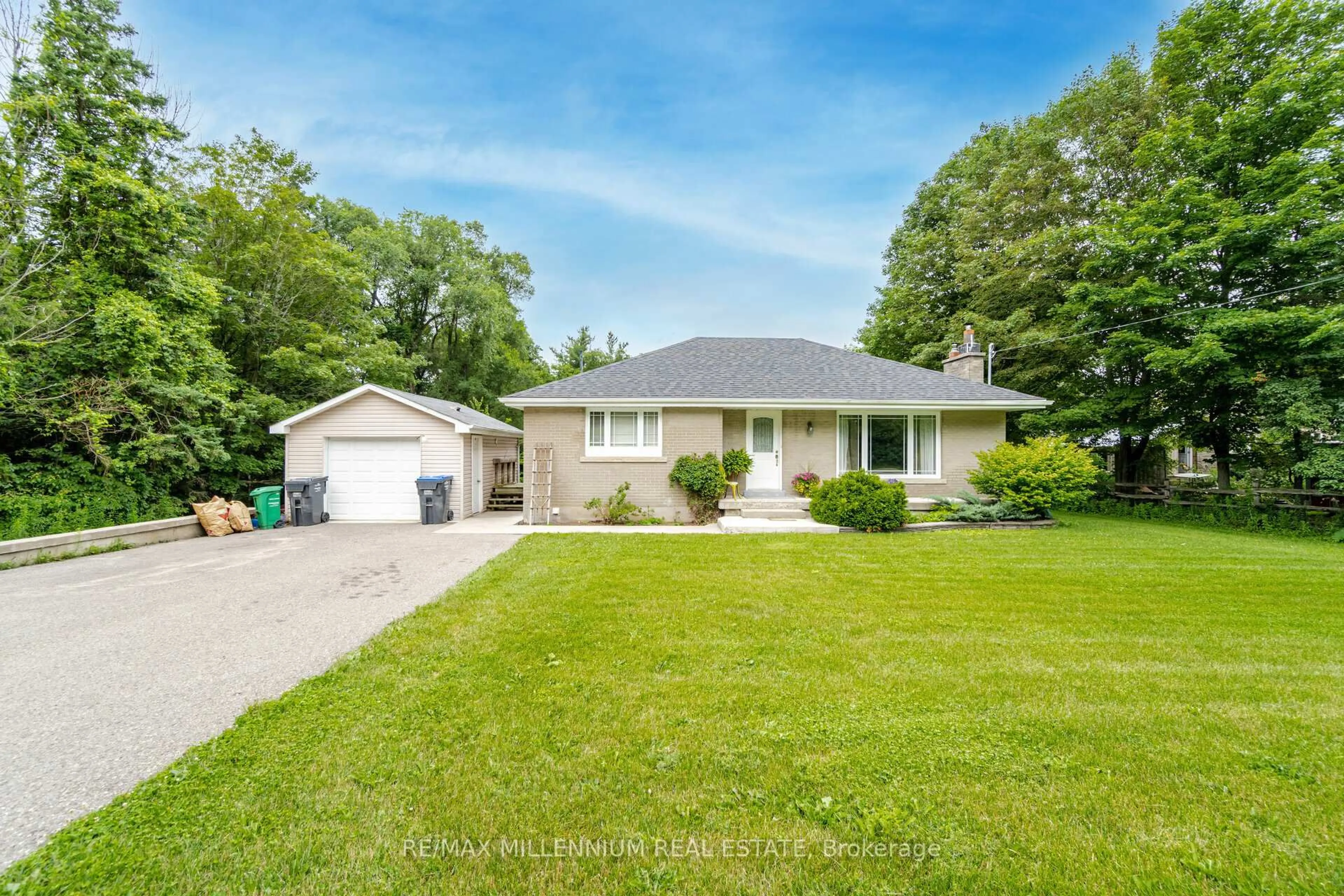 A pic from outside/outdoor area/front of a property/back of a property/a pic from drone, street for 16702 Mississauga Rd, Caledon Ontario L7K 1L9