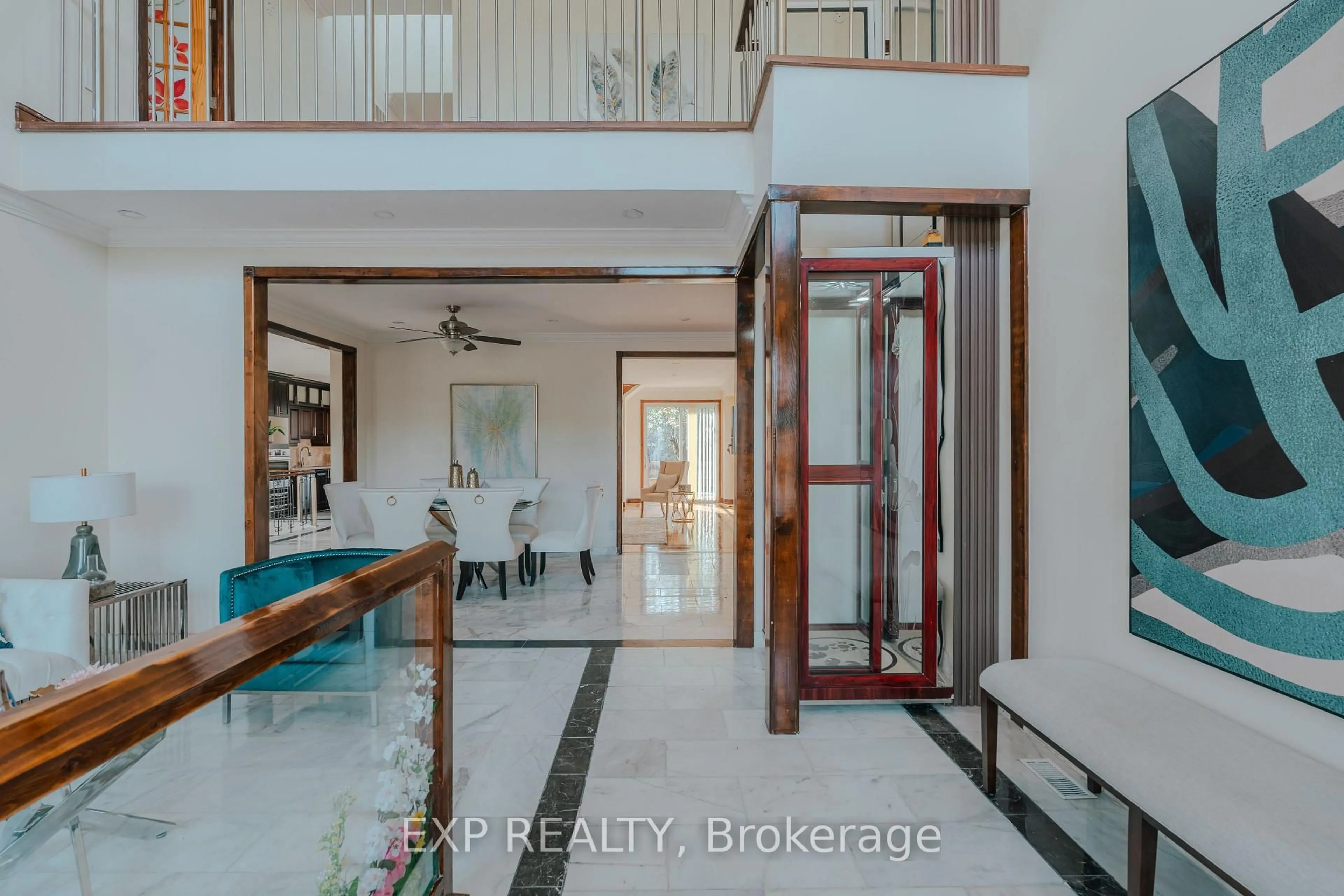 Indoor foyer for 3257 Monica Dr, Mississauga Ontario L4T 3E6