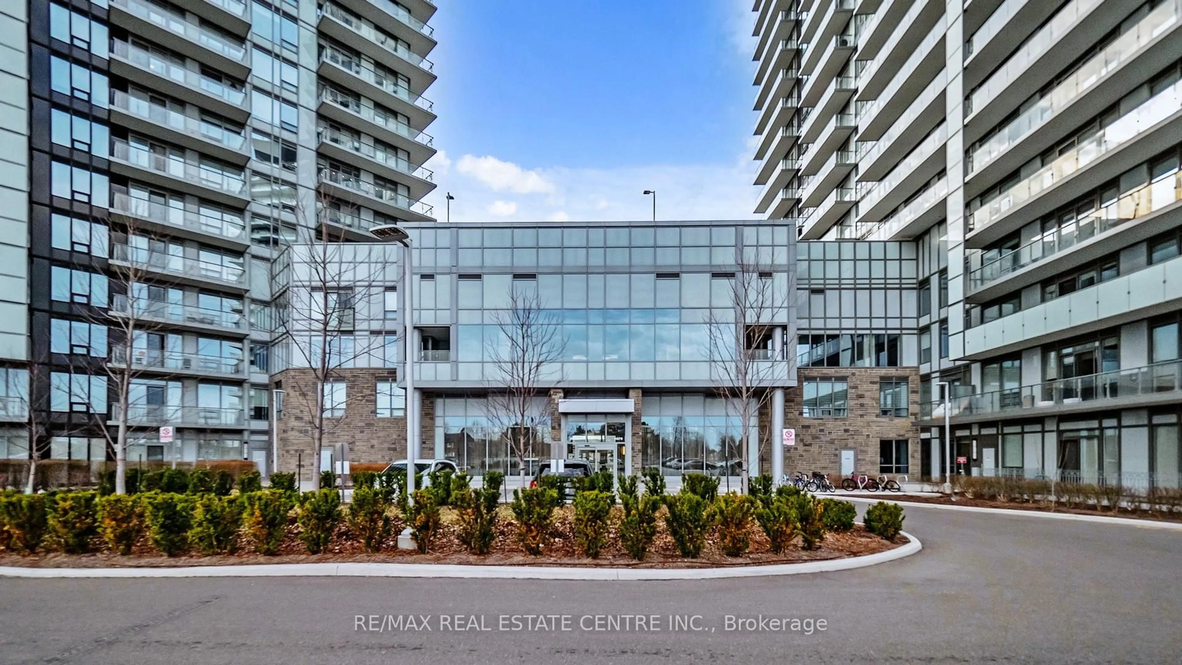 Indoor foyer for 4655 Metcalfe Ave #1602b, Mississauga Ontario L5M 0Z7