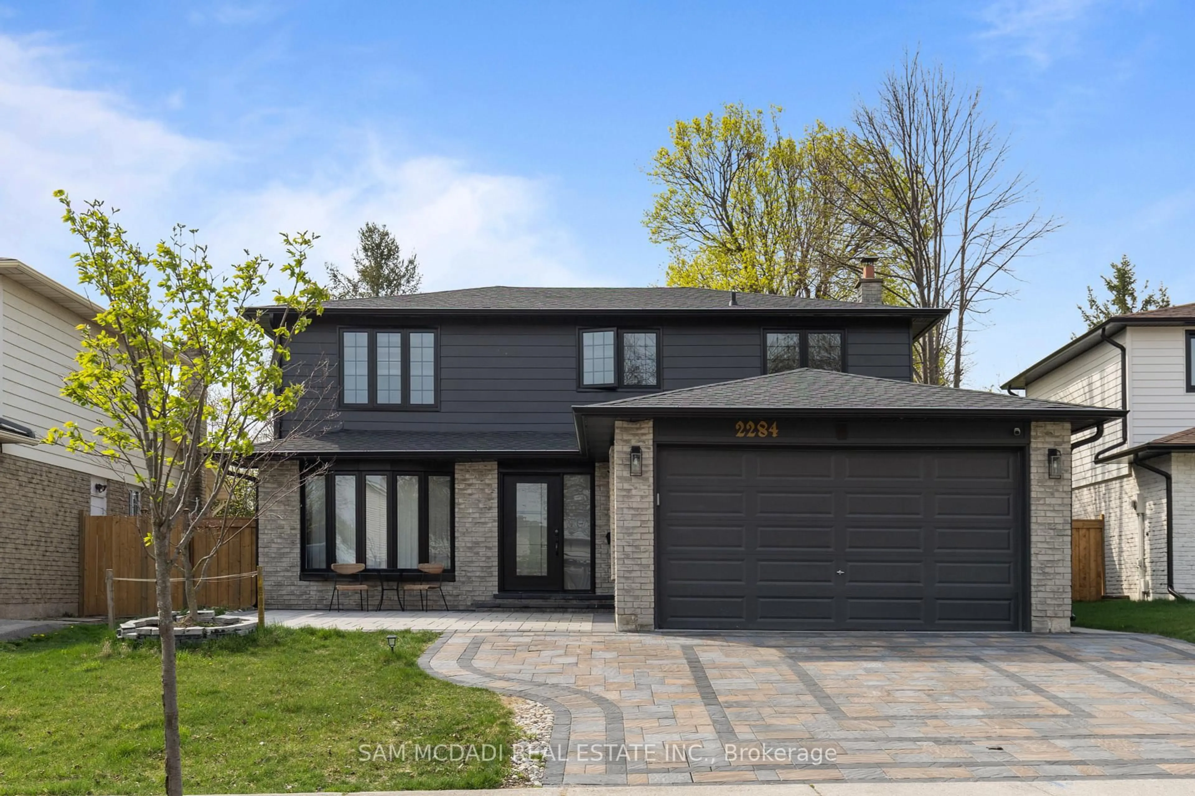 Home with brick exterior material, street for 2284 Glastonbury Rd, Burlington Ontario L7P 4C8