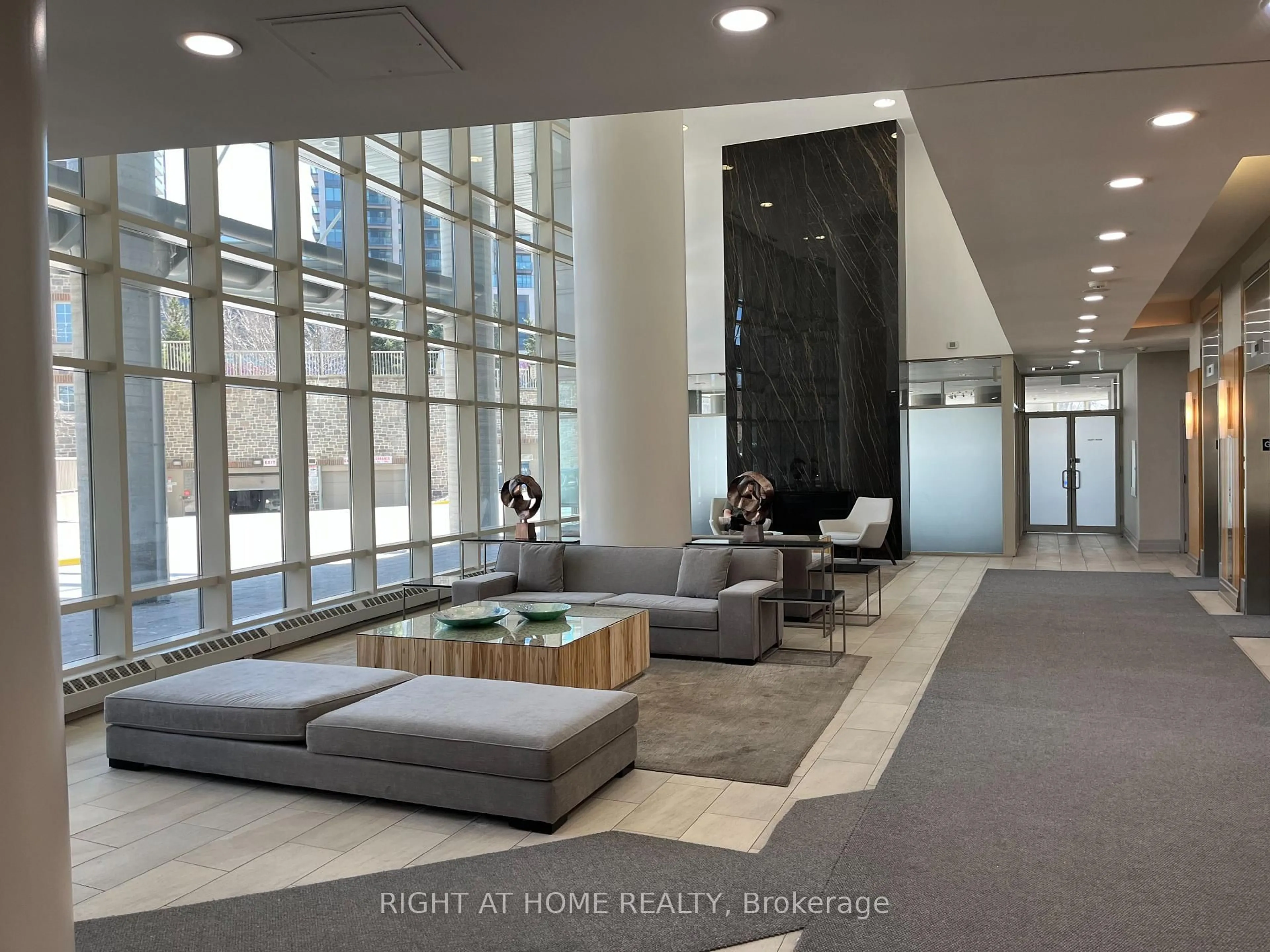 Indoor foyer for 15 Windermere Ave #809, Toronto Ontario M6S 5A2